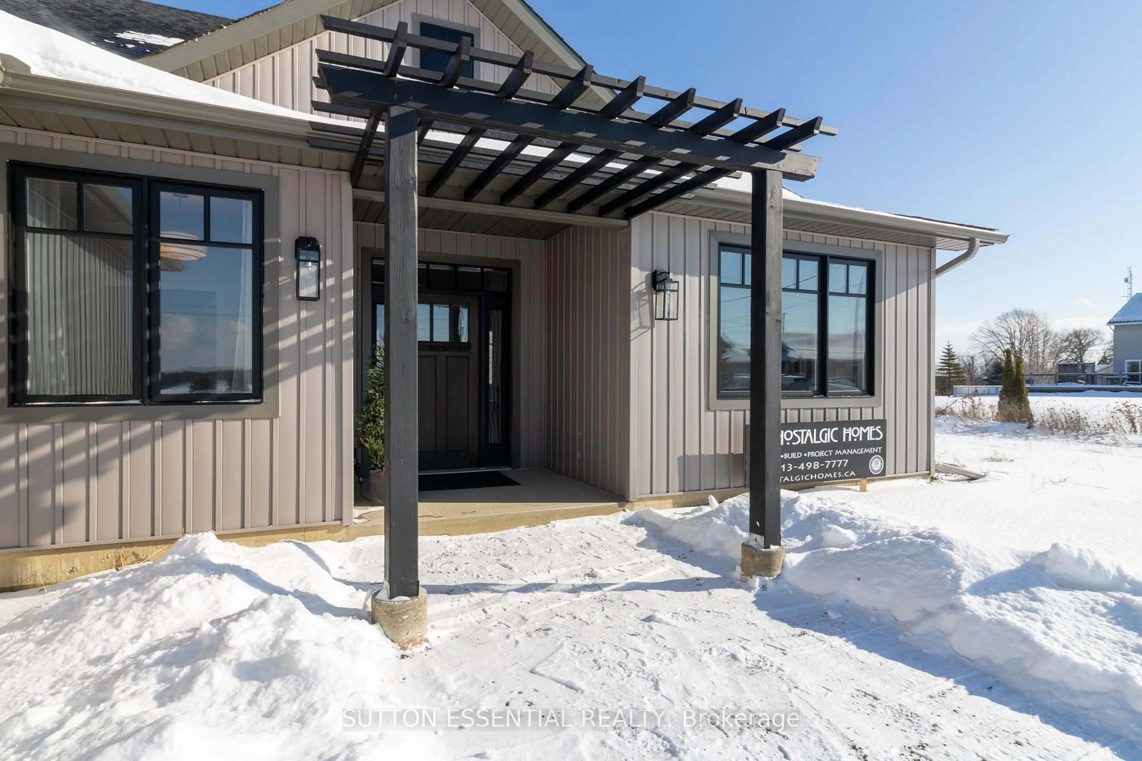 Indoor entryway for 3 APPALOOSA Path, Augusta Ontario K6V 5T2