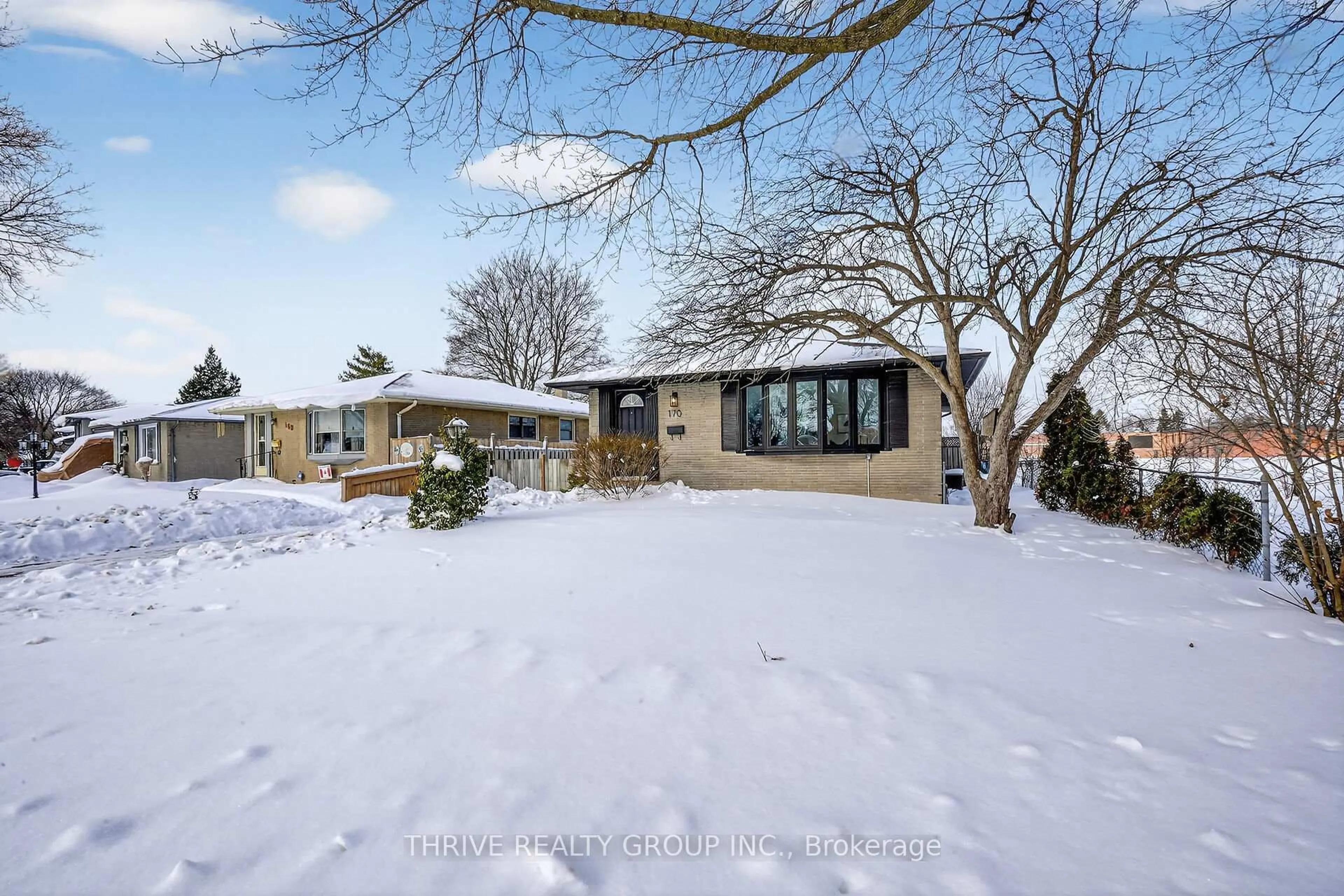 A pic from outside/outdoor area/front of a property/back of a property/a pic from drone, street for 170 Pawnee Rd, London East Ontario N5V 2S8