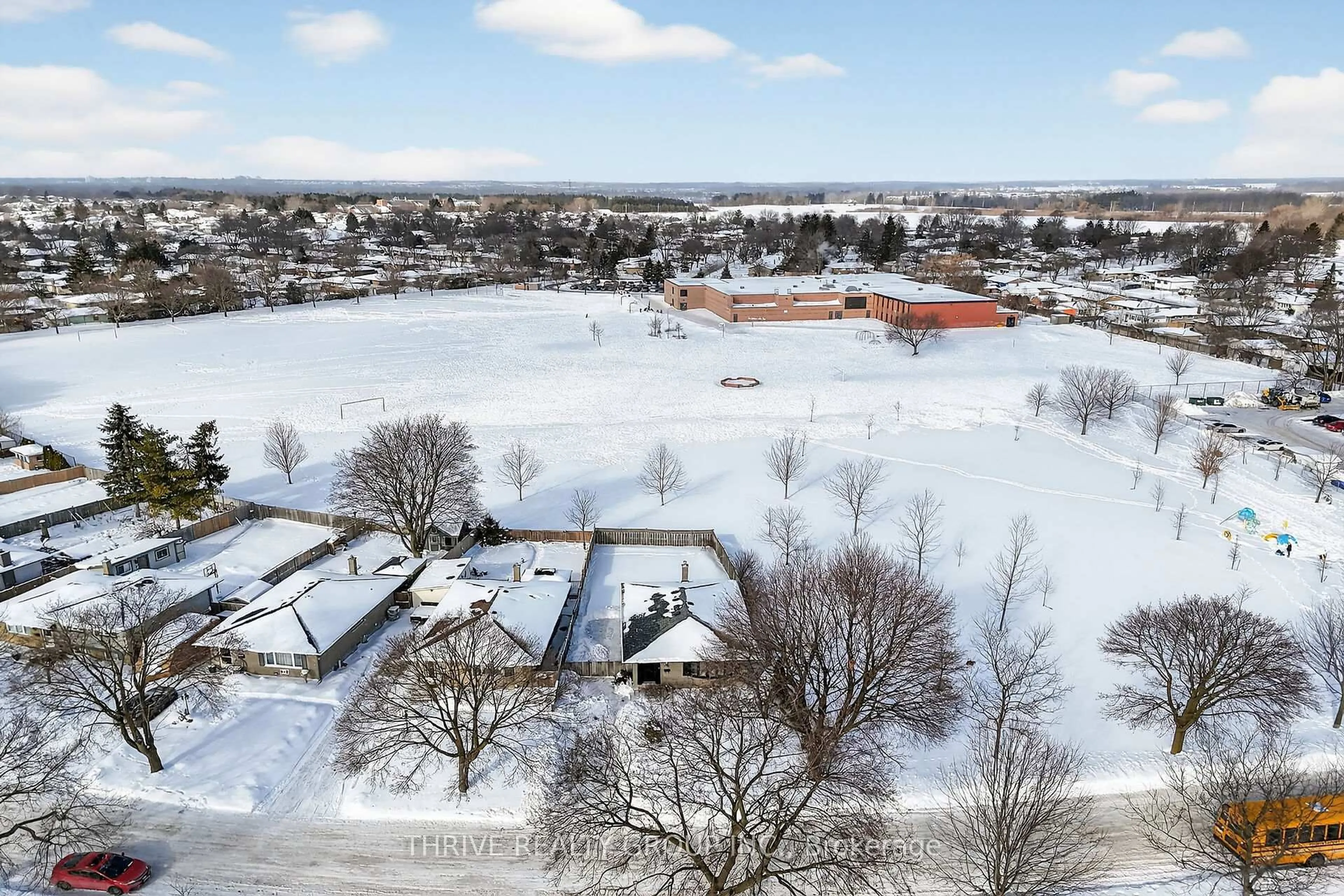 A pic from outside/outdoor area/front of a property/back of a property/a pic from drone, unknown for 170 Pawnee Rd, London East Ontario N5V 2S8