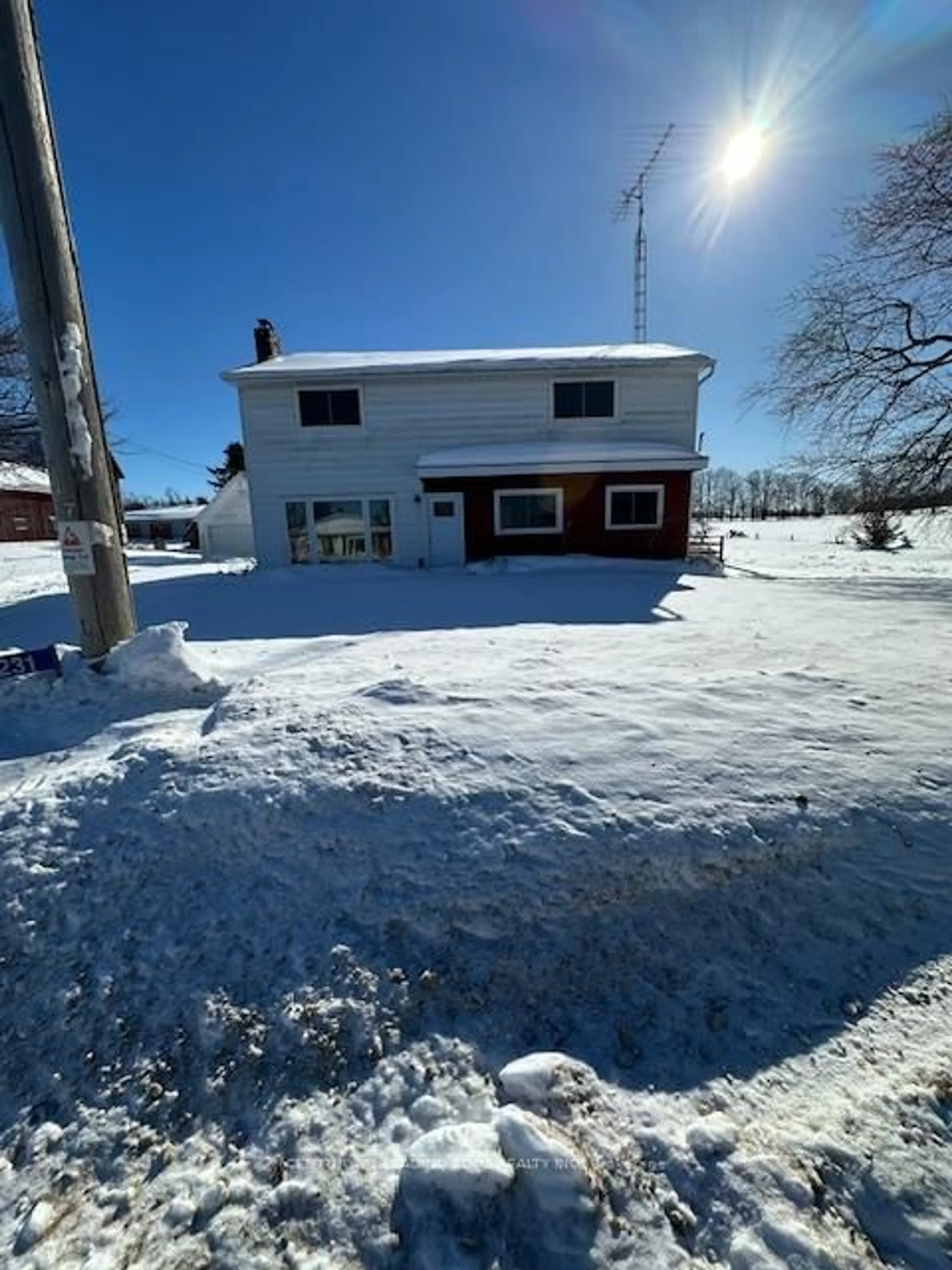 A pic from outside/outdoor area/front of a property/back of a property/a pic from drone, building for 231 Carman Rd, Brighton Ontario K0K 1H0