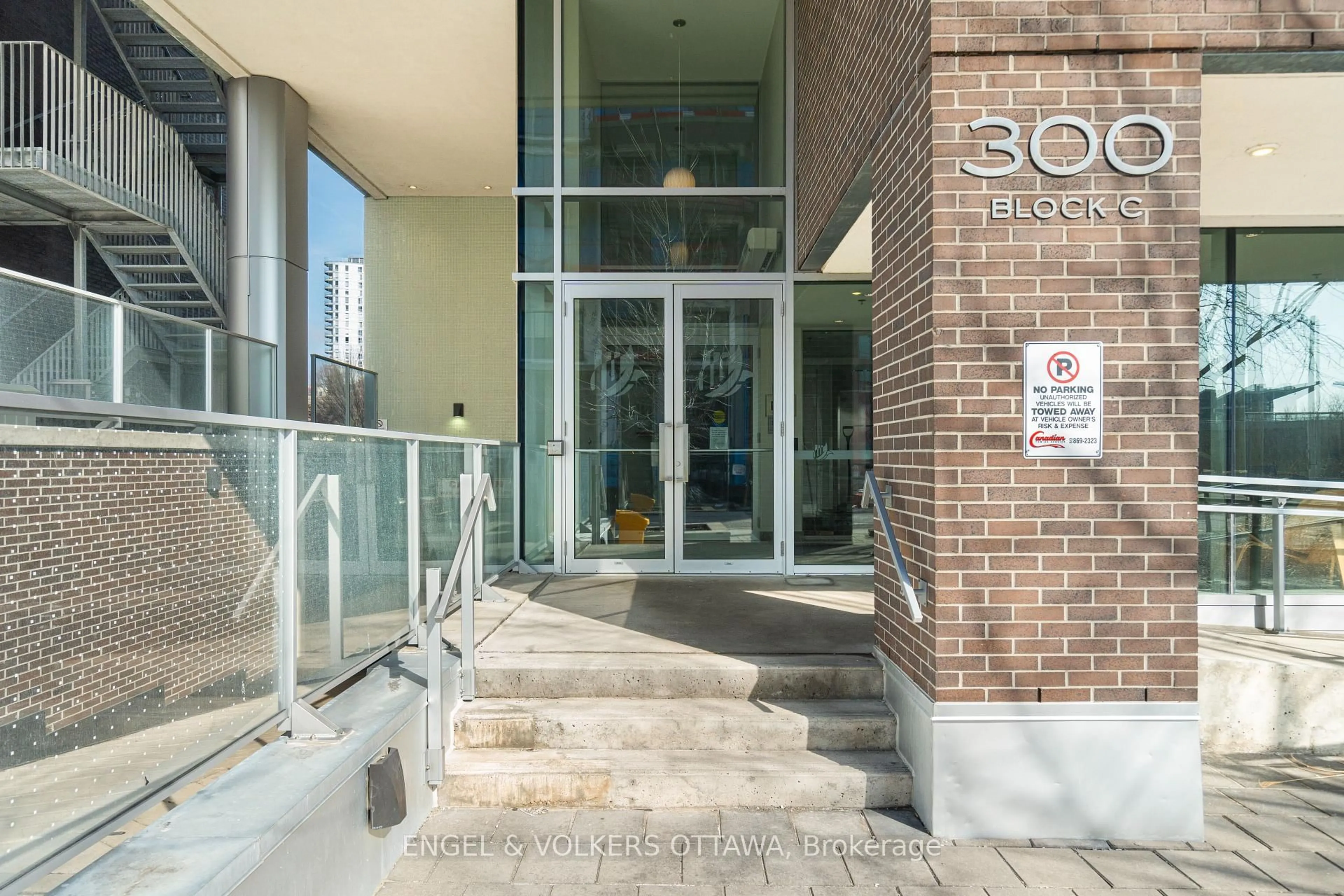 Indoor foyer for 300C Lett St #806, Ottawa Ontario K1R 0B8