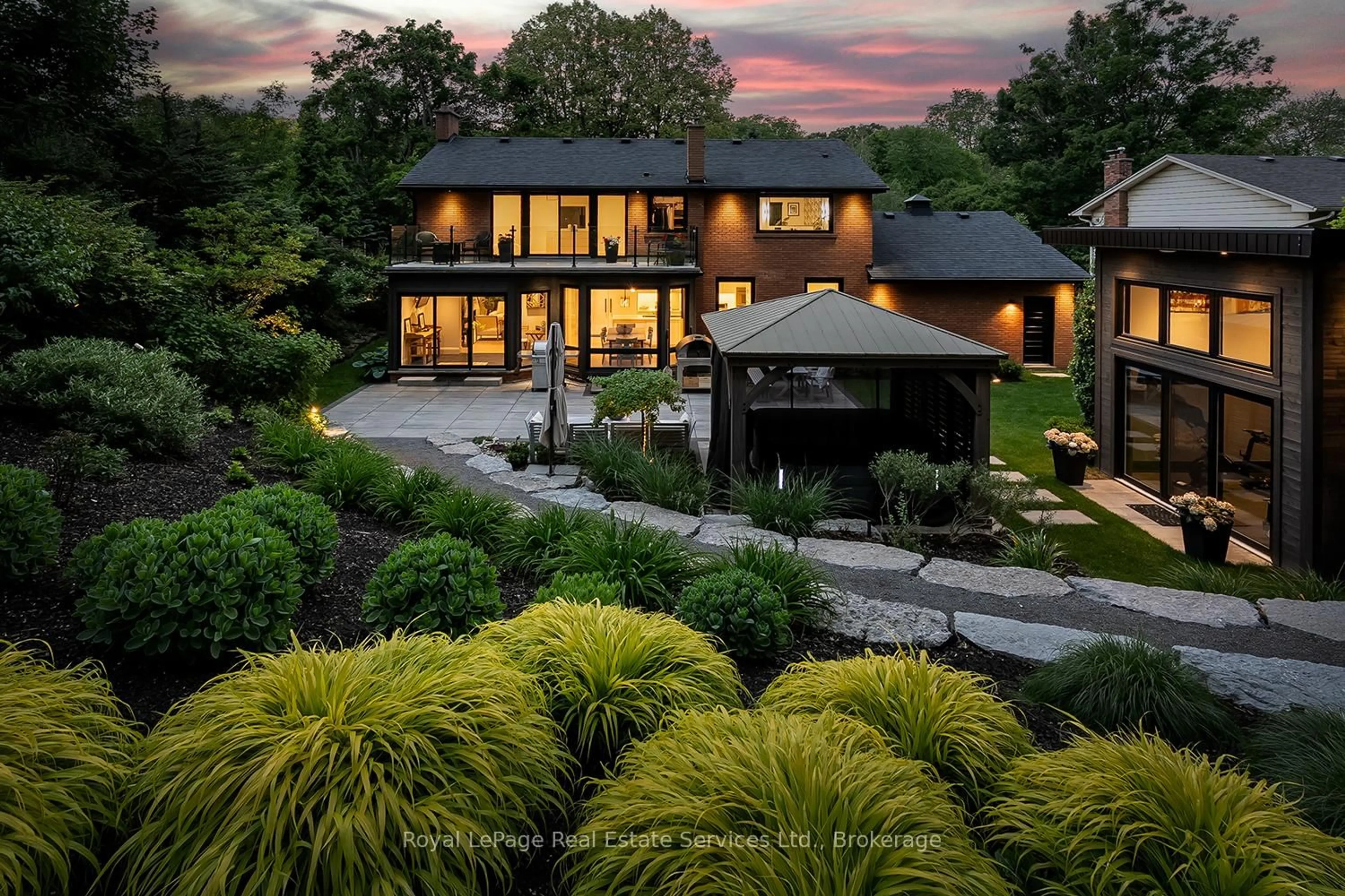 A pic from outside/outdoor area/front of a property/back of a property/a pic from drone, unknown for 111 Judith Cres, Hamilton Ontario L9G 1L3