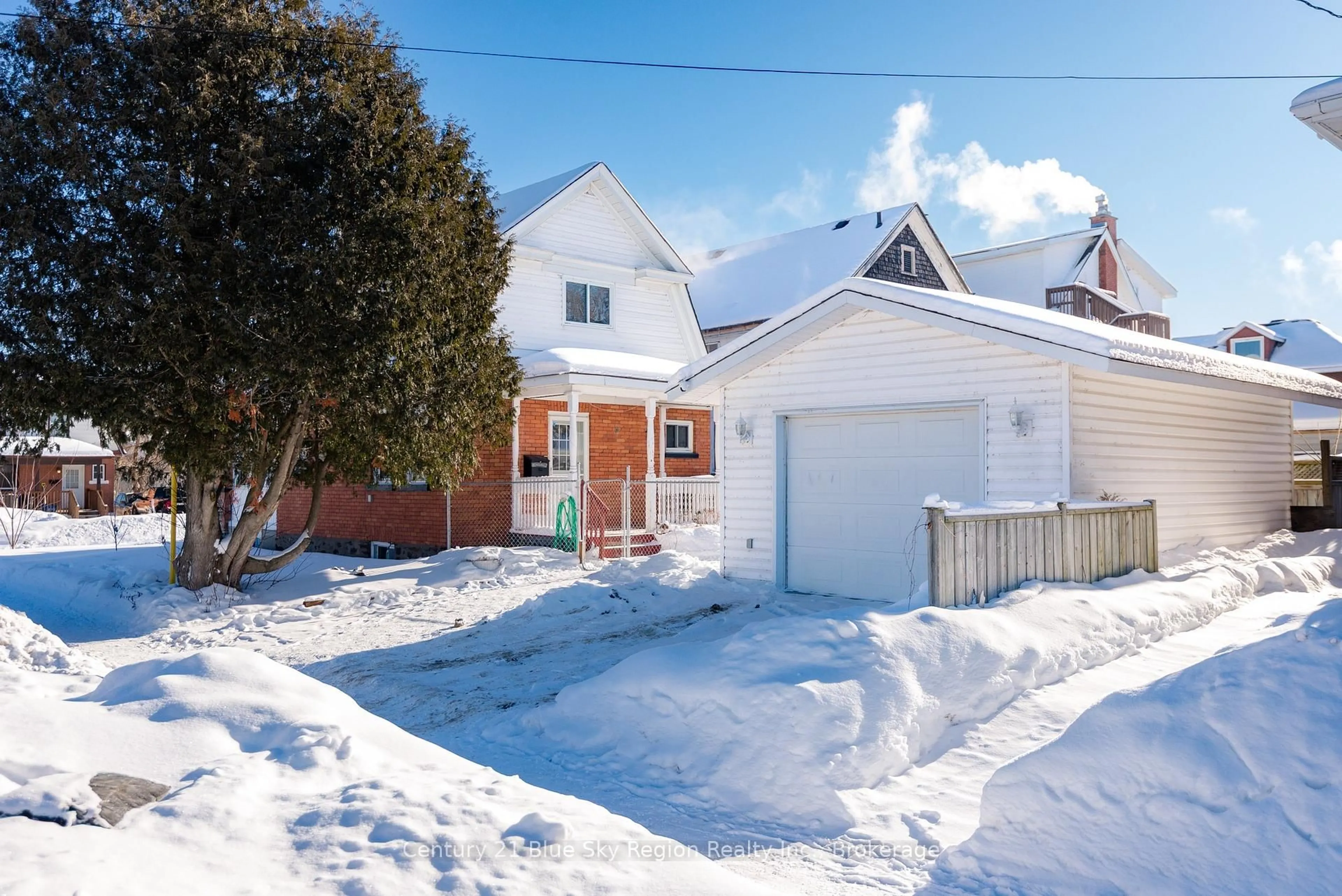 A pic from outside/outdoor area/front of a property/back of a property/a pic from drone, street for 503 First Ave, North Bay Ontario P1B 1K5