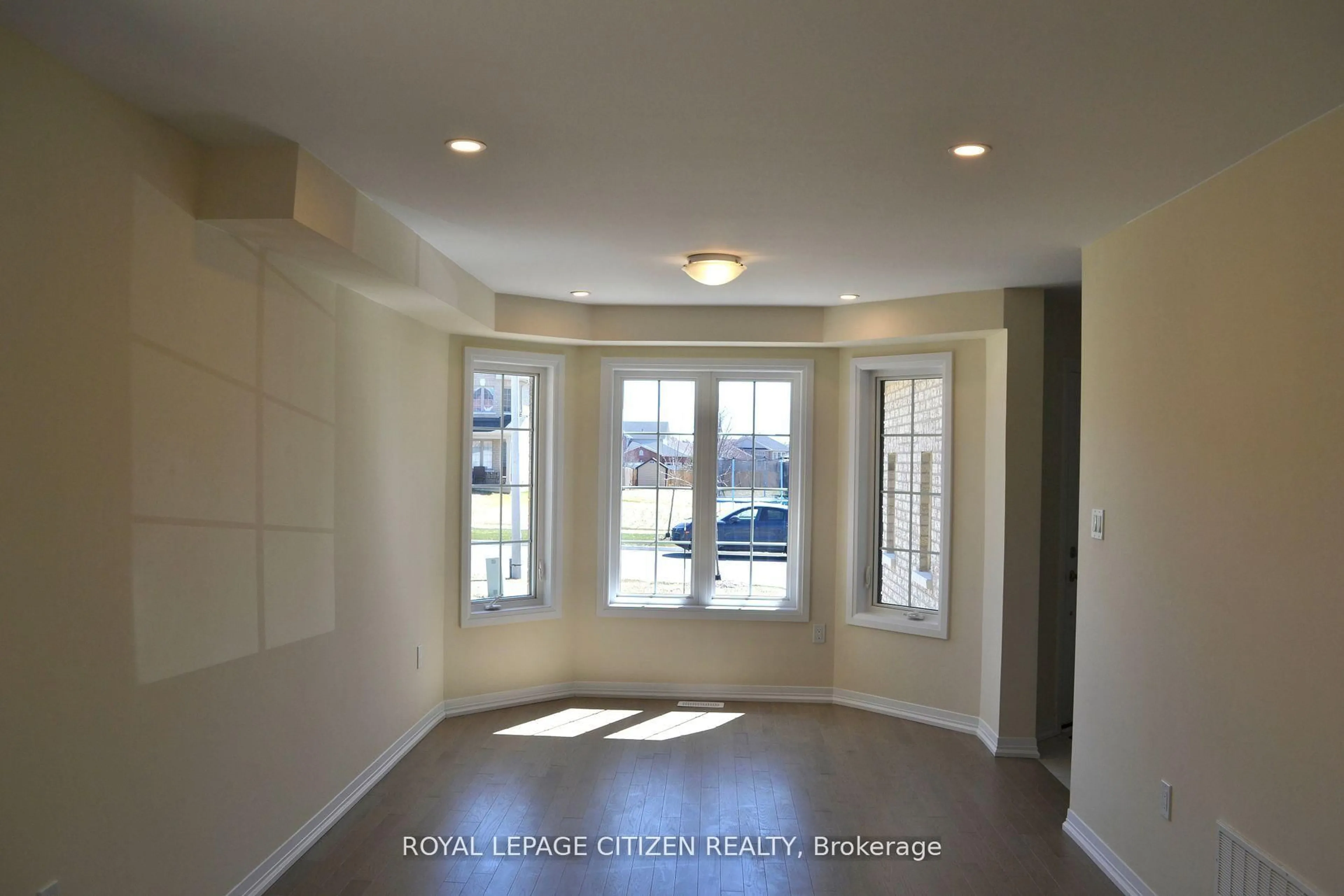 Indoor entryway for 41 Carew Blvd, Kawartha Lakes Ontario K9V 0P7