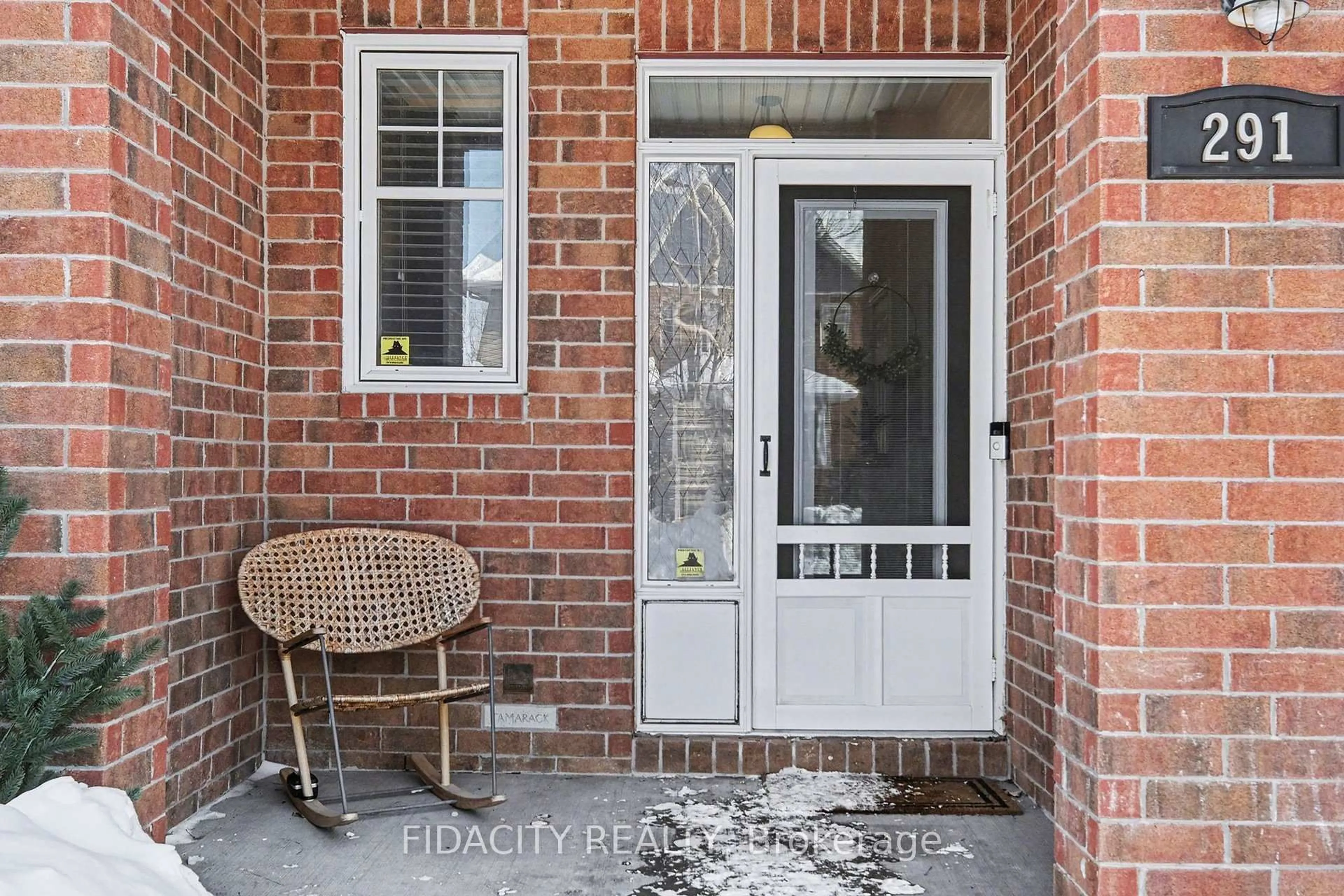 Indoor entryway for 291 Horseshoe Cres, Ottawa Ontario K2S 0B7