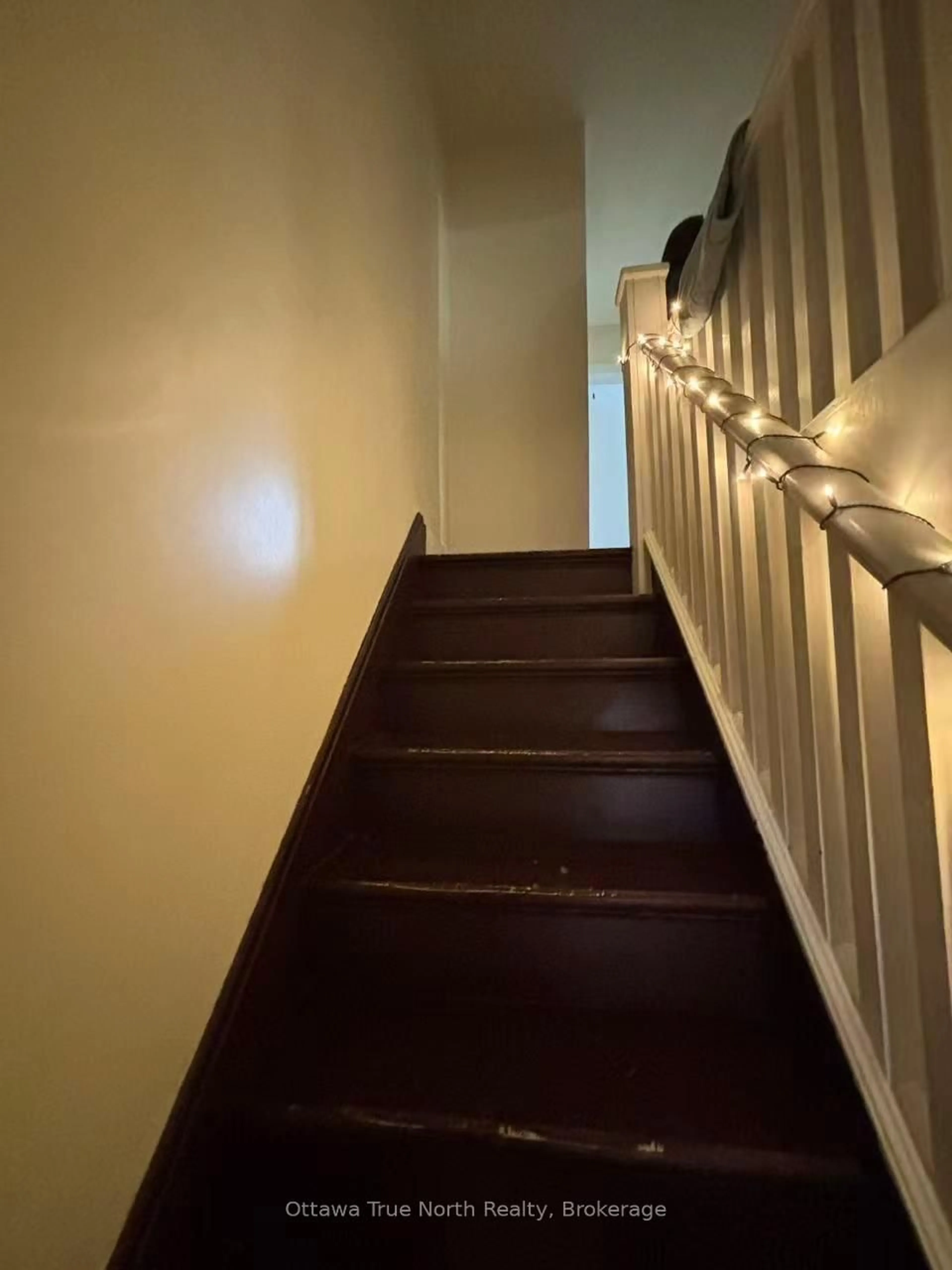 Stairs for 293 St Patrick St, Ottawa Ontario K1N 5K4