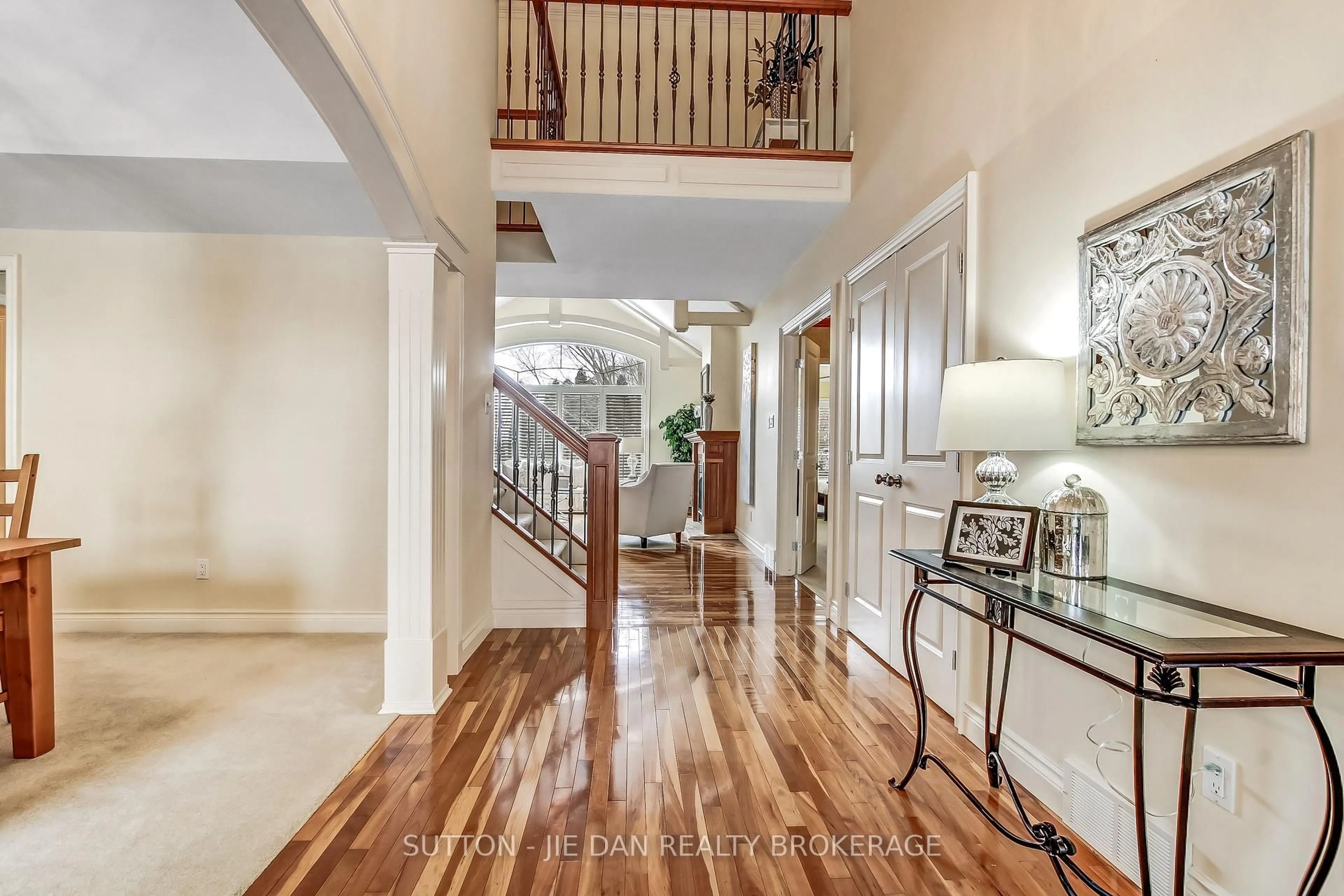Indoor foyer for 540 McGarrell Pl, London North Ontario N6G 5J8