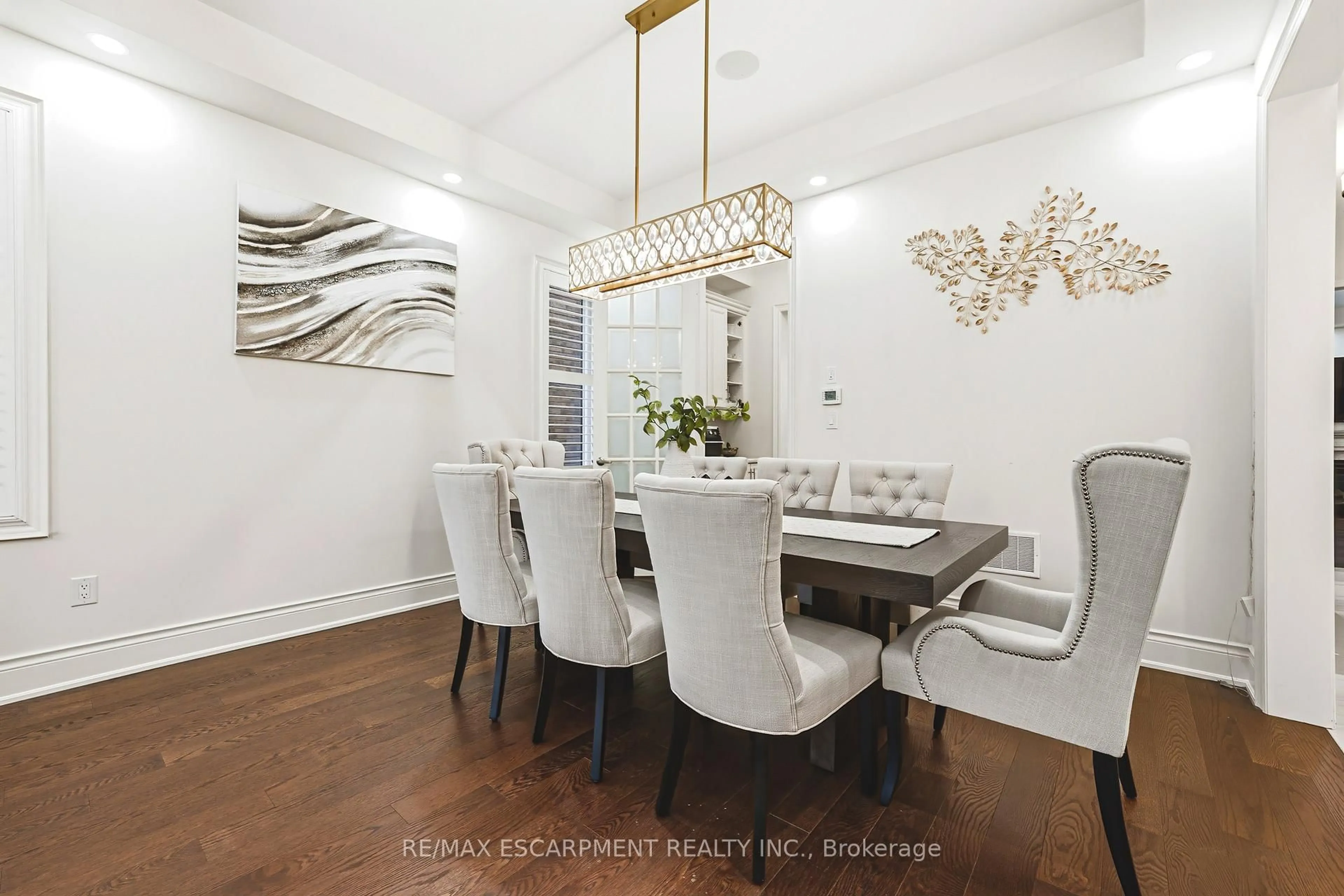 Dining room, wood/laminate floor for 60 Golden Hawk Dr, Hamilton Ontario L8B 1W9