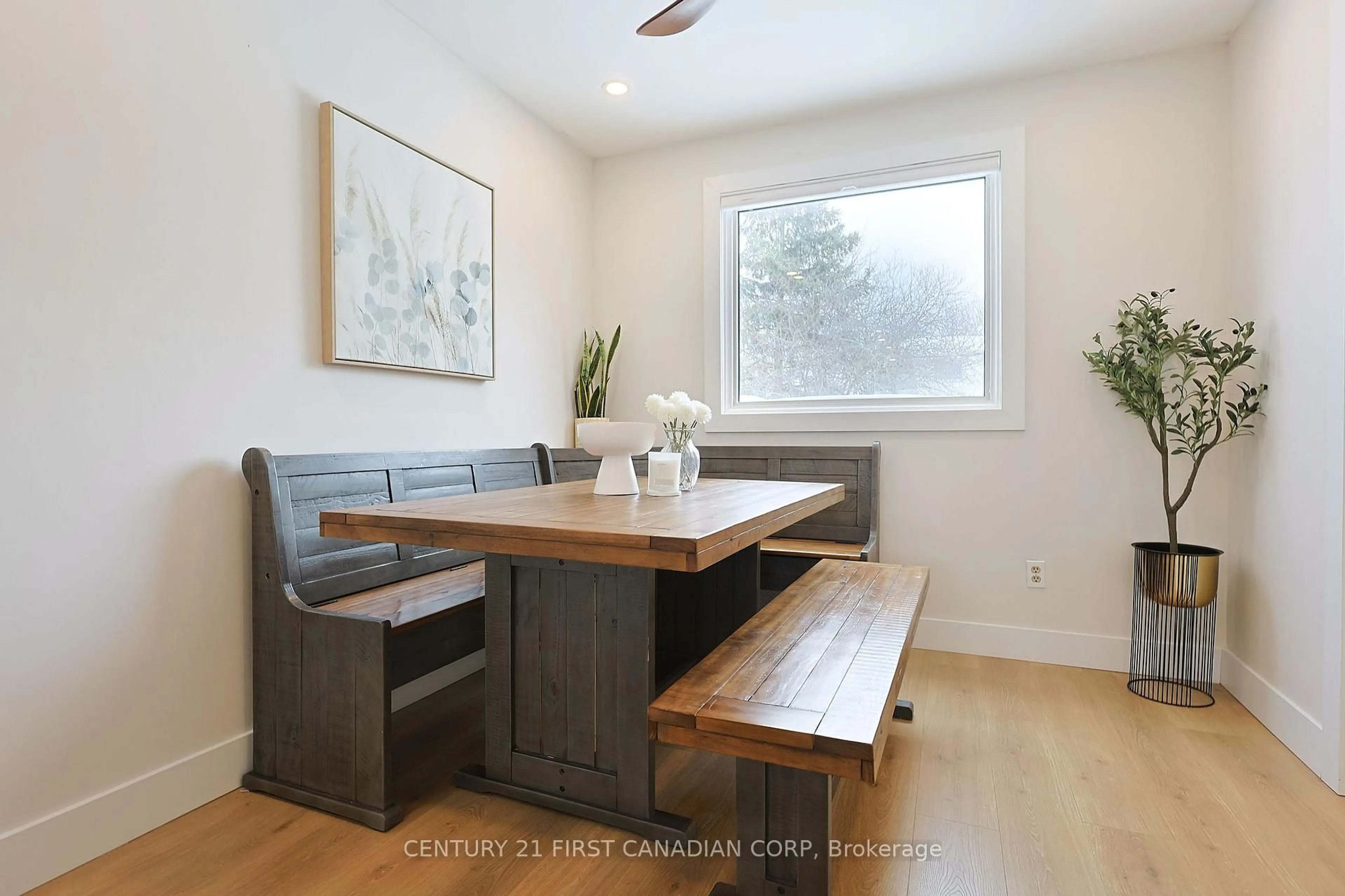 Unknown for 696 GRIFFITH St, London South Ontario N6K 2W4