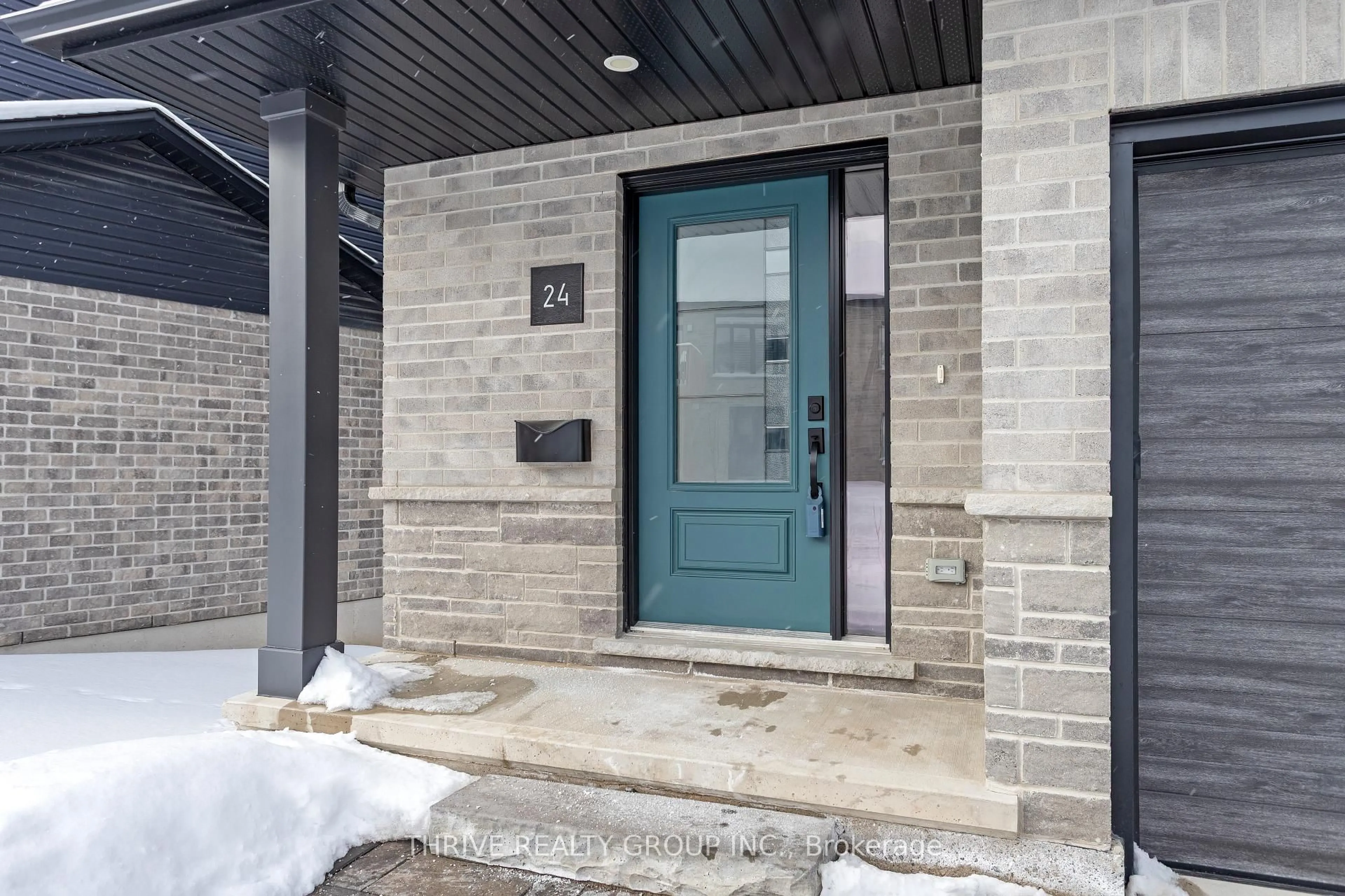 Indoor entryway for 2261 Linkway Blvd #24, London South Ontario N6K 0L4