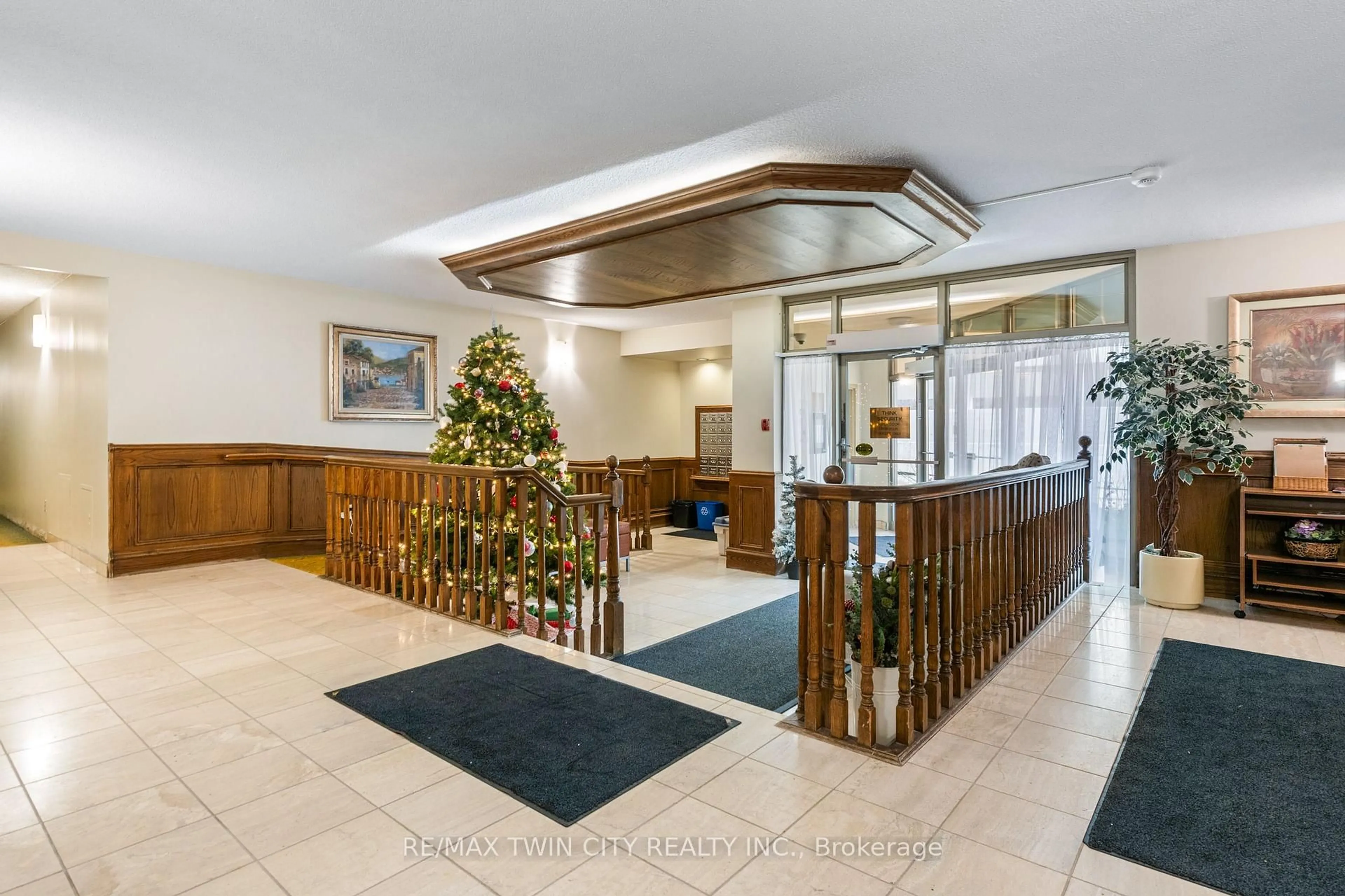 Lobby for 3267 KING ST. St #508, Kitchener Ontario N2A 4A4