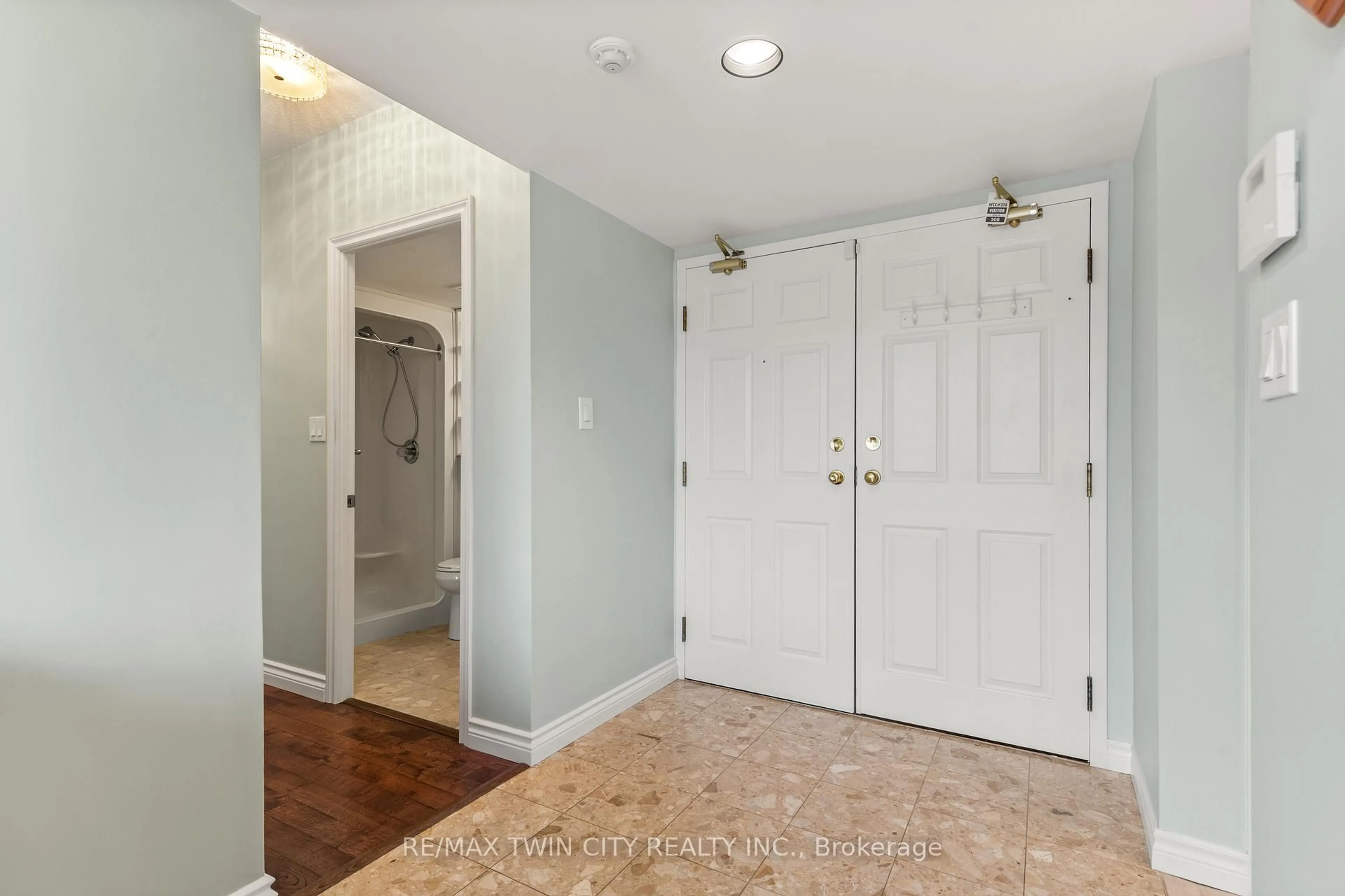 Indoor entryway for 3267 KING ST. St #508, Kitchener Ontario N2A 4A4