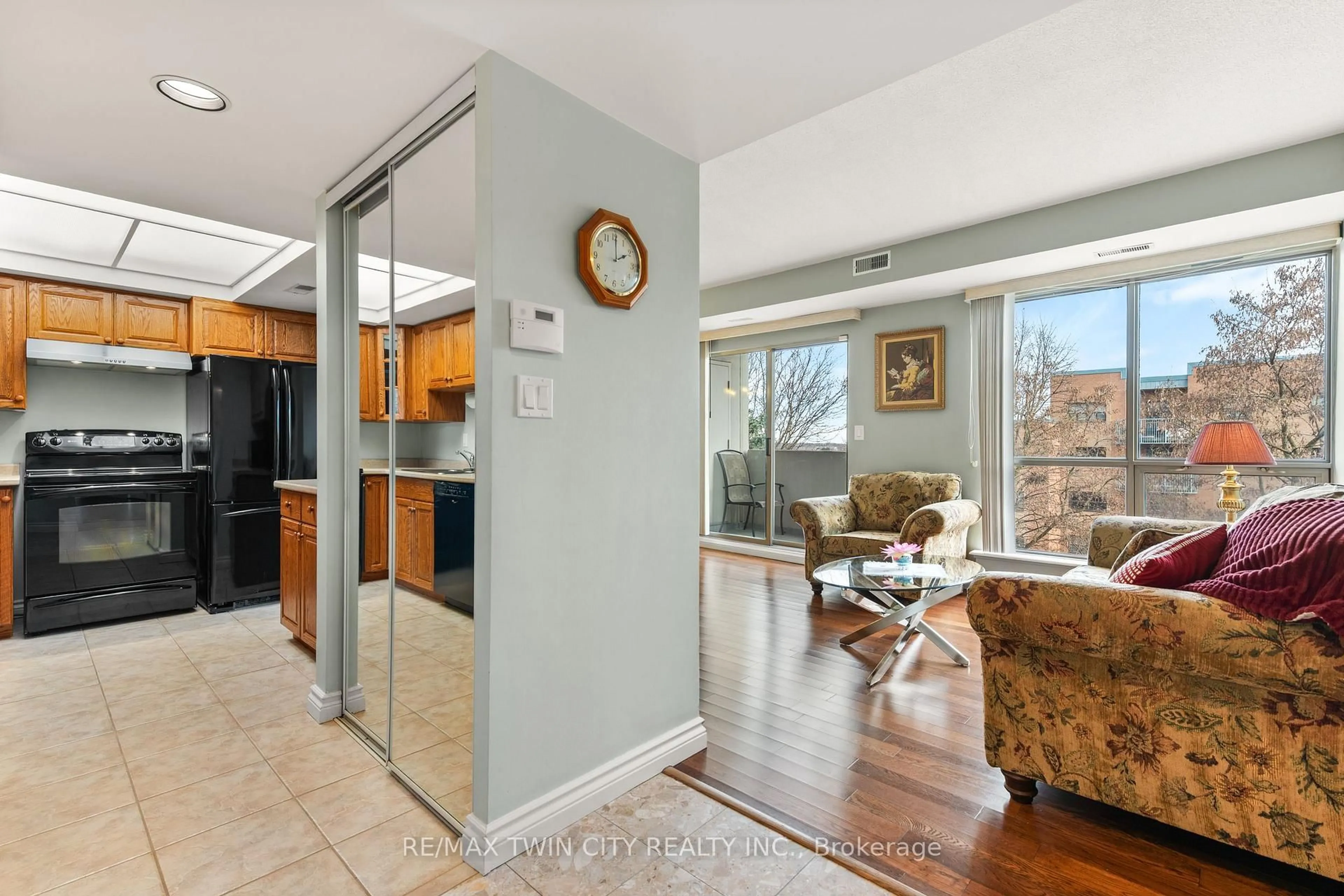 Indoor entryway for 3267 KING ST. St #508, Kitchener Ontario N2A 4A4