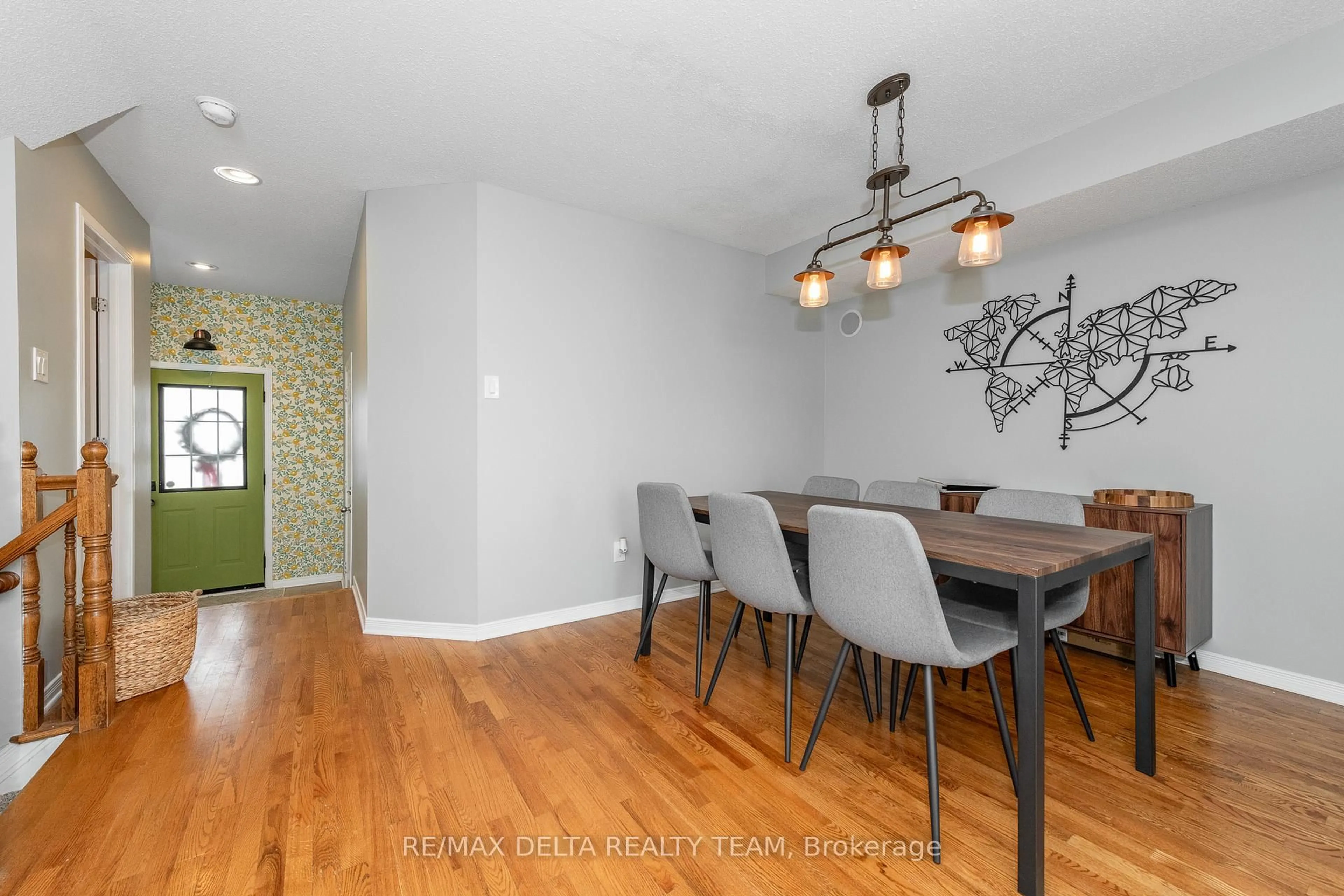 Dining room, wood/laminate floor for 152 LUDLOWE St, Ottawa Ontario K4A 5C7