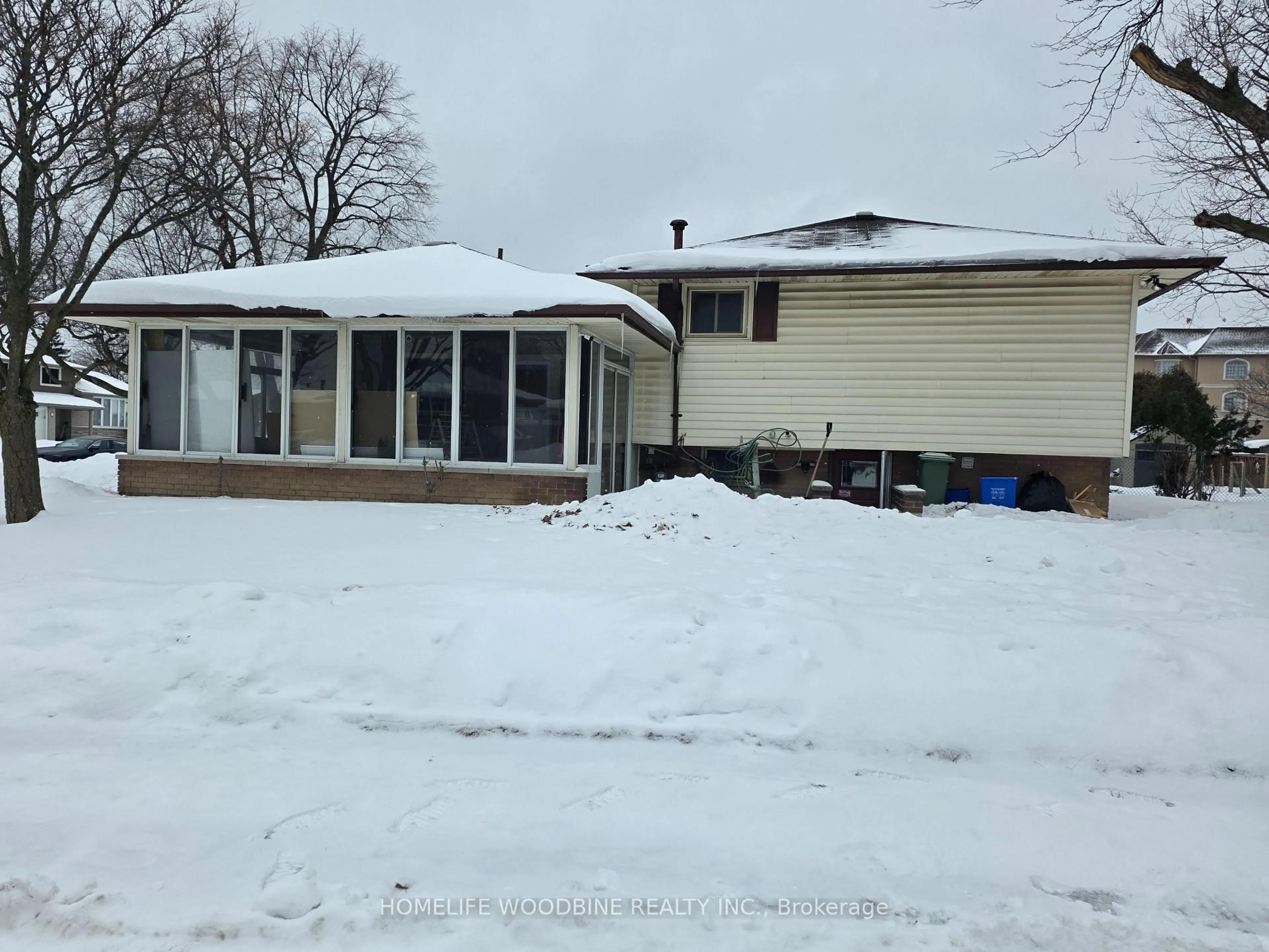 Unknown for 2 Rideau Cres, Hamilton Ontario L8T 2S9