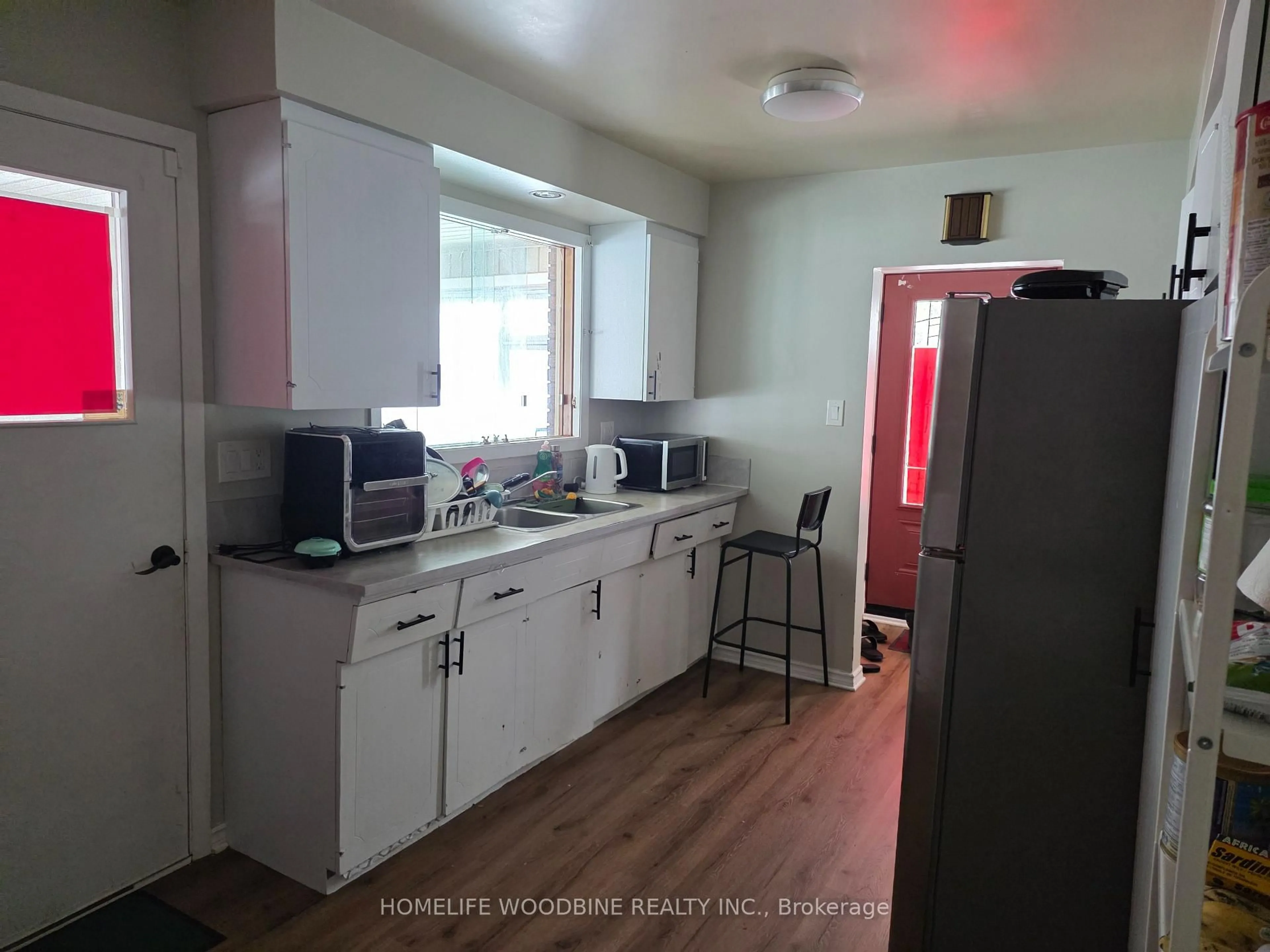 Standard kitchen, unknown for 2 Rideau Cres, Hamilton Ontario L8T 2S9