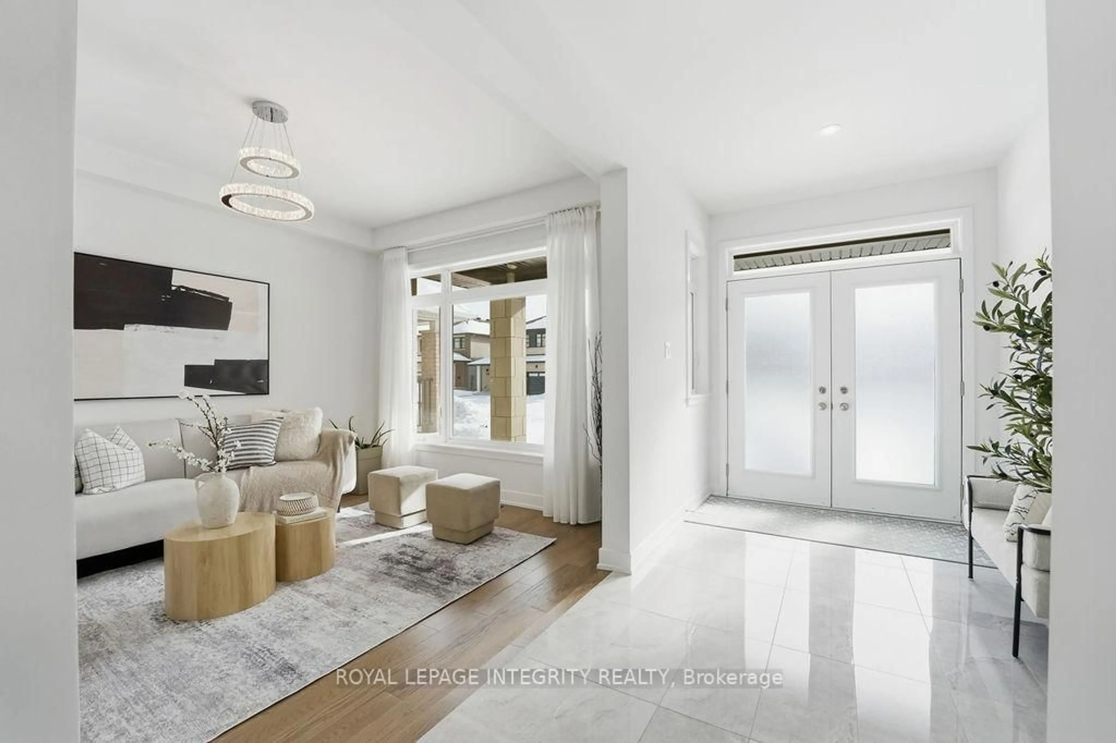 Indoor entryway for 207 Osterley Way, Ottawa Ontario K2S 2N6