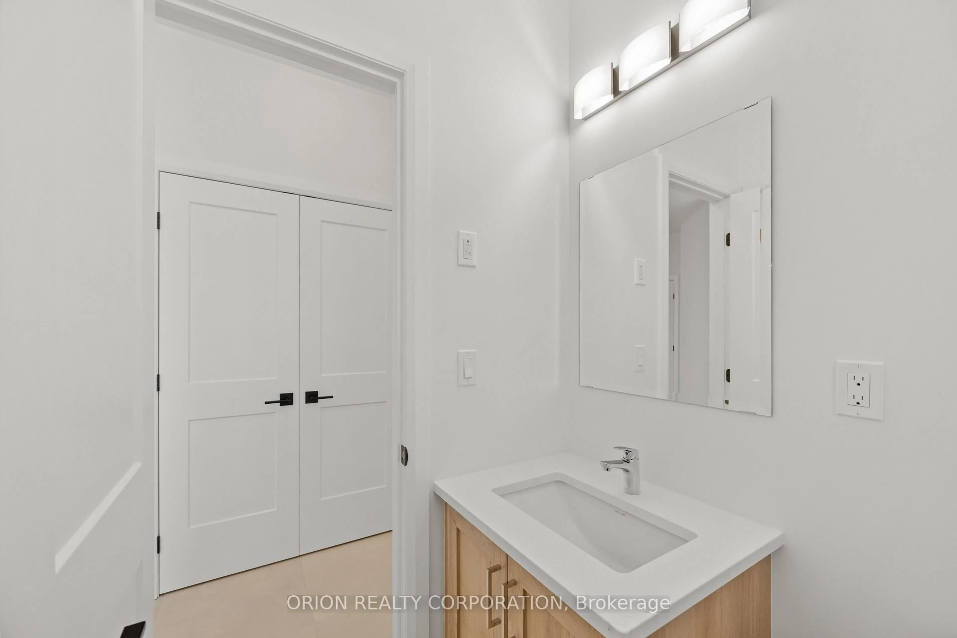 Standard bathroom, ceramic/tile floor for 929 Goodwin Dr, Kingston Ontario K7P 0P7