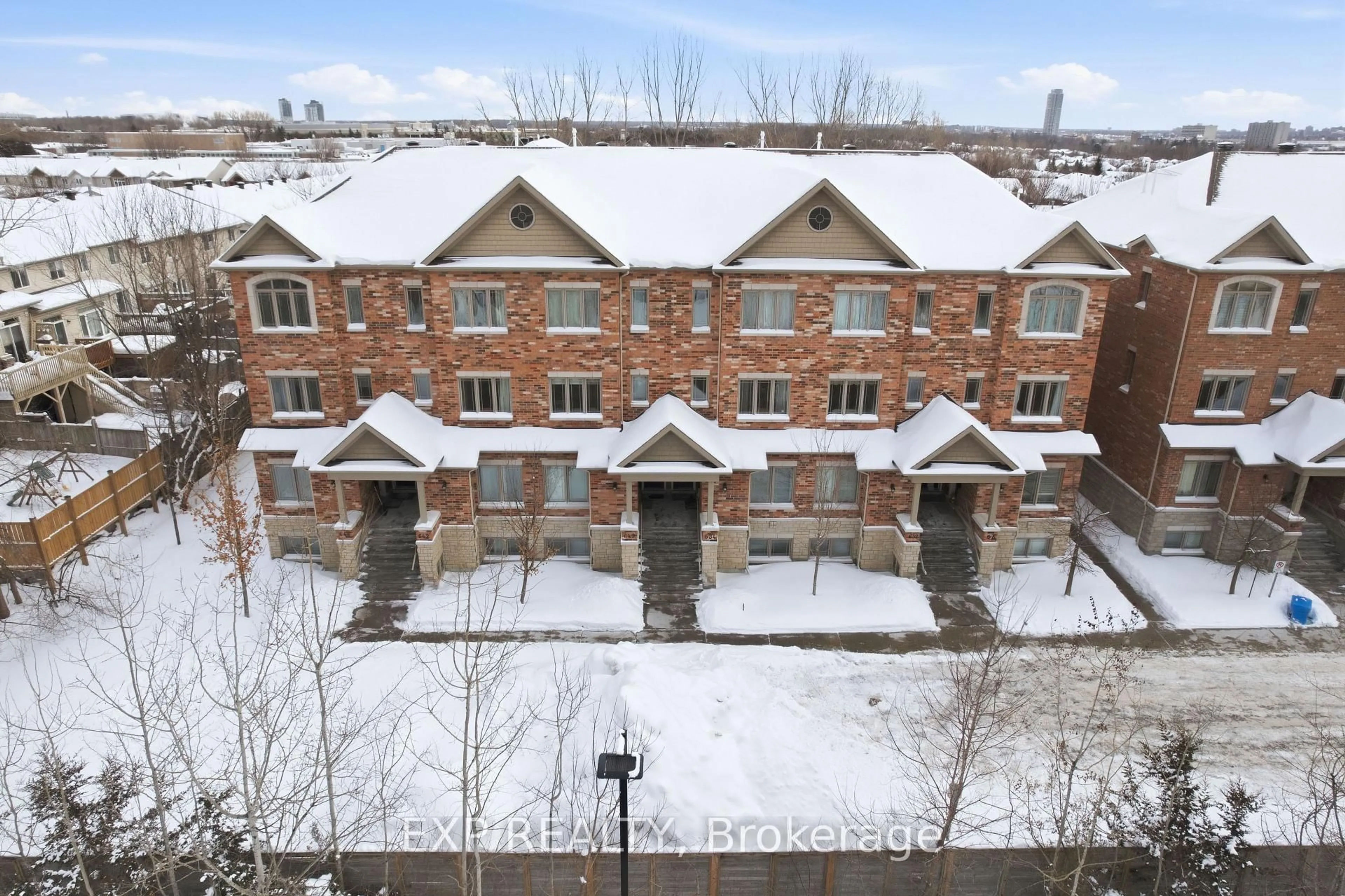 A pic from outside/outdoor area/front of a property/back of a property/a pic from drone, building for 634 Danaca Private, Ottawa Ontario K1K 2V7