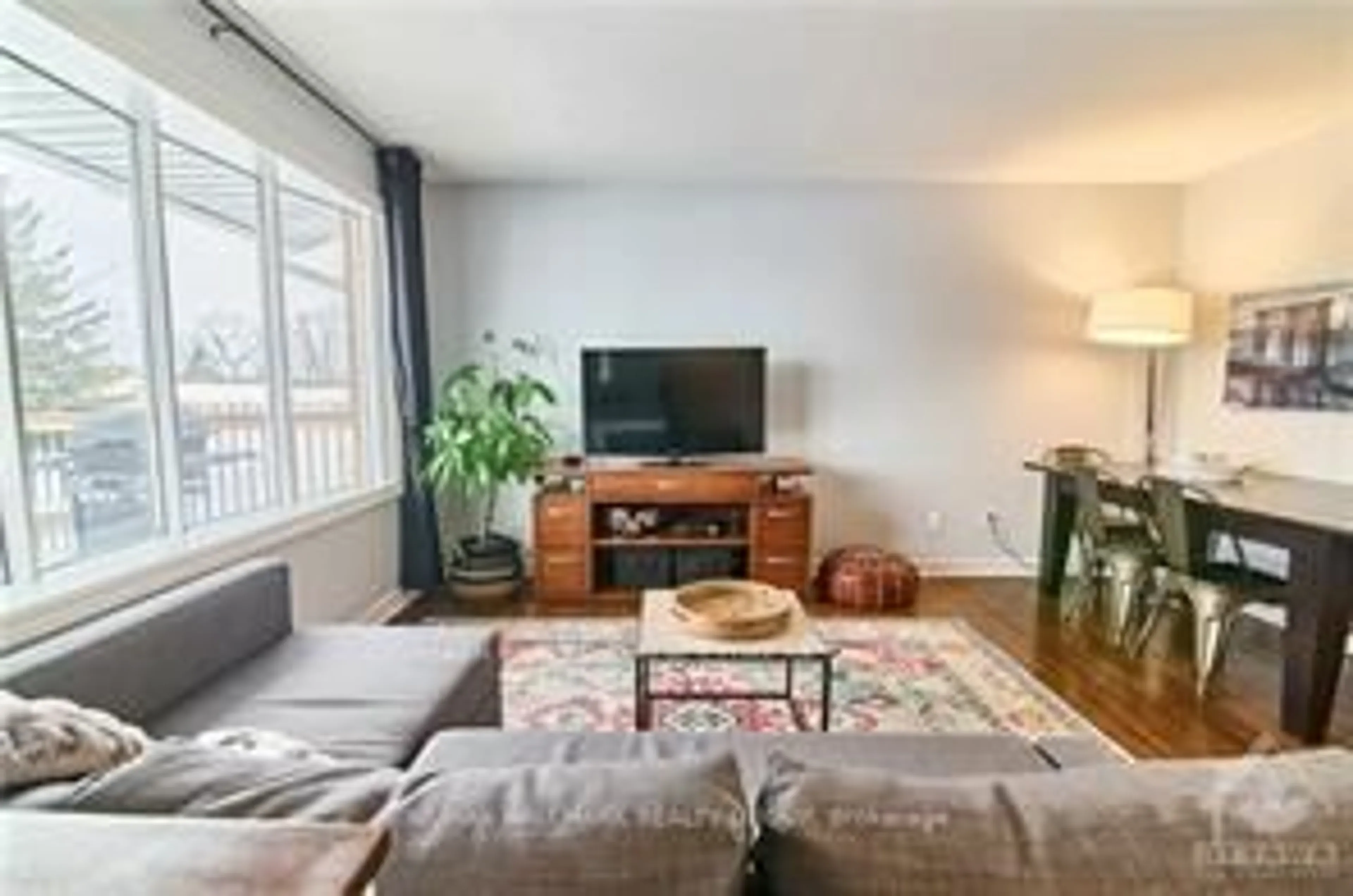 Living room with furniture, unknown for 841 Balsam Dr, Ottawa Ontario K1E 1B8