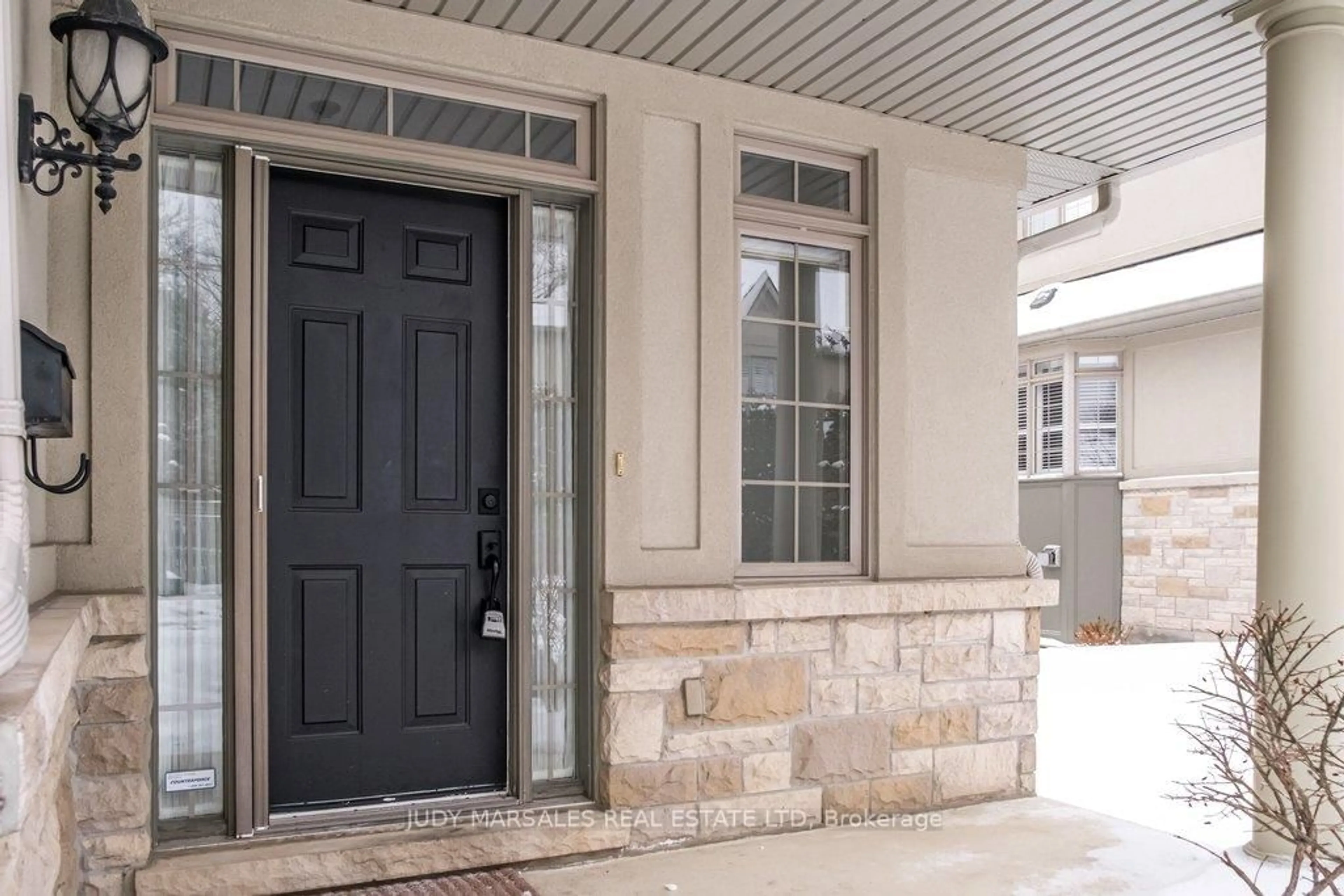Indoor entryway for 71 Sulphur Springs Rd #14, Hamilton Ontario L9G 5C1