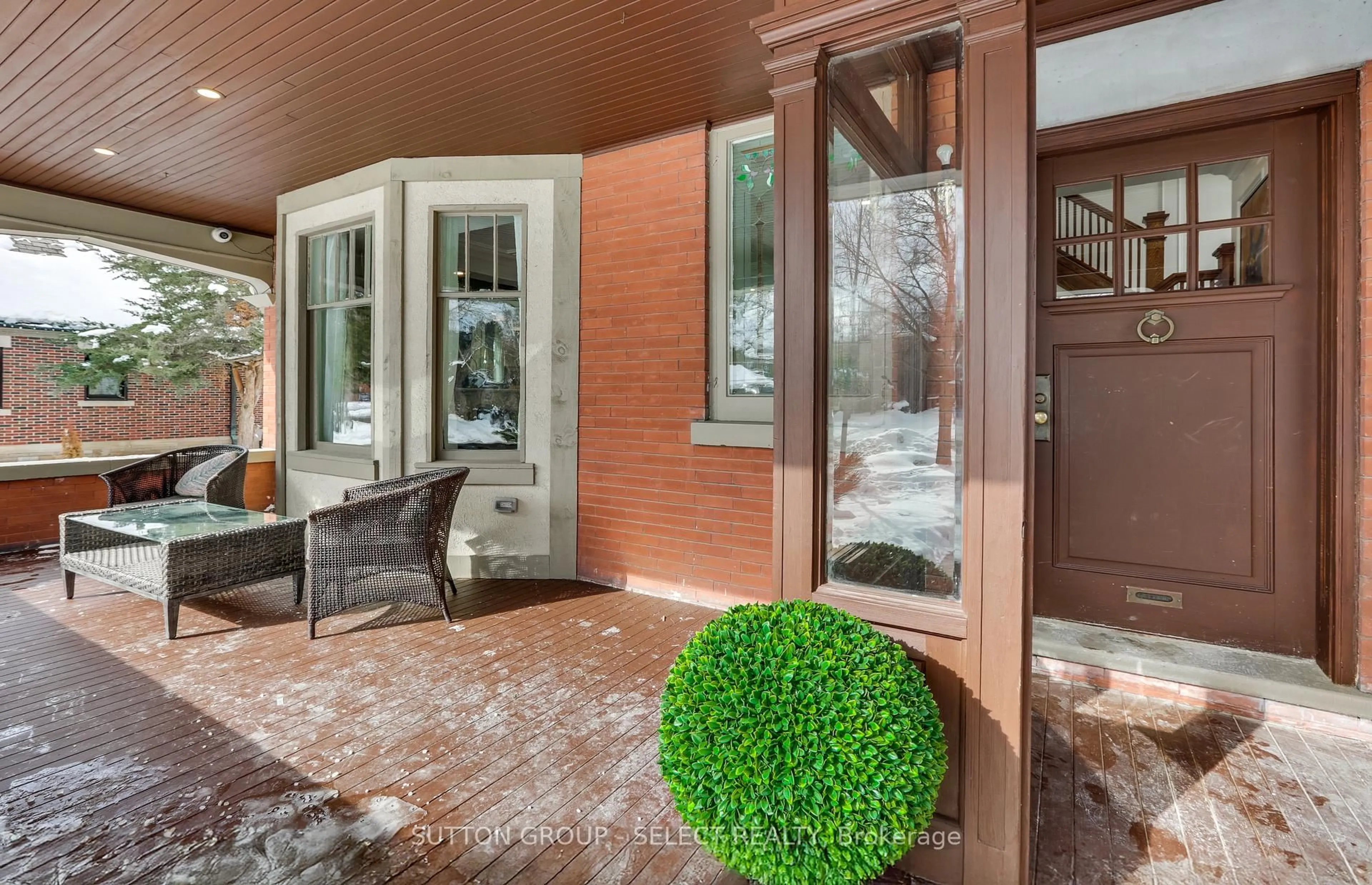 Indoor entryway for 562 Dufferin Ave, London East Ontario N6B 2A4