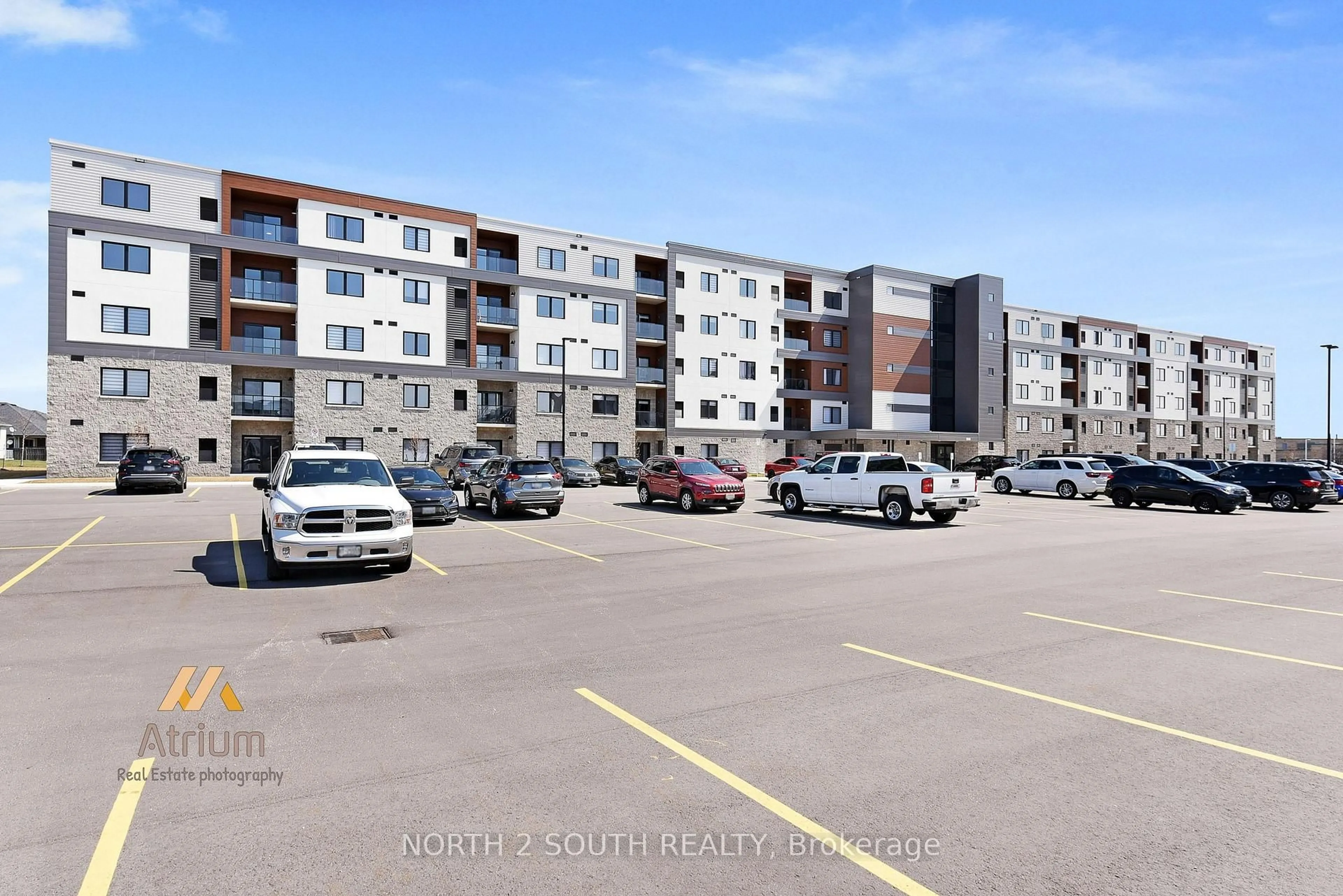 Unknown for 2550 Sandwich West Pkwy #102, LaSalle Ontario N9H 0N4