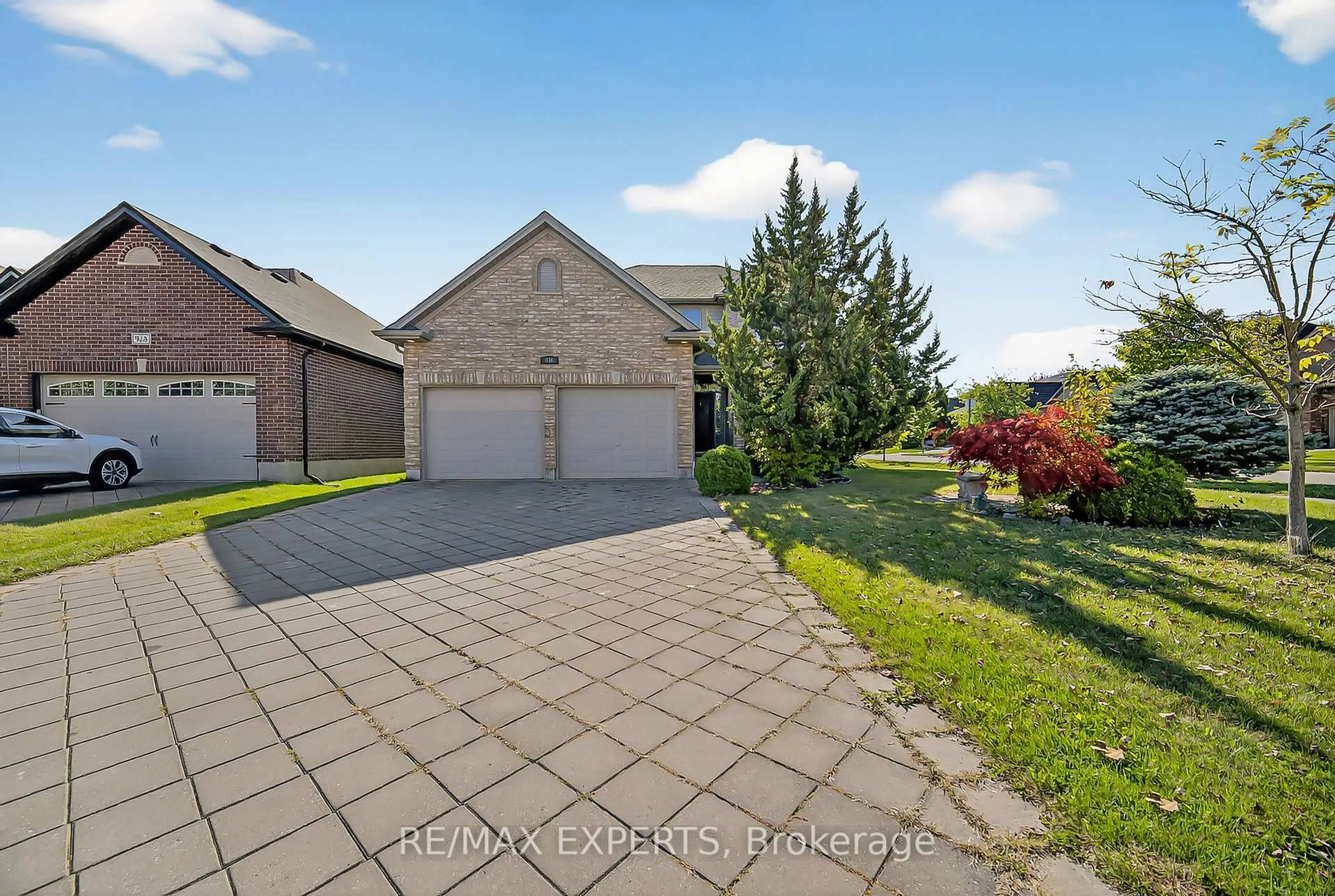 A pic from outside/outdoor area/front of a property/back of a property/a pic from drone, street for 936 Talisman Cres, London South Ontario N6K 0B7