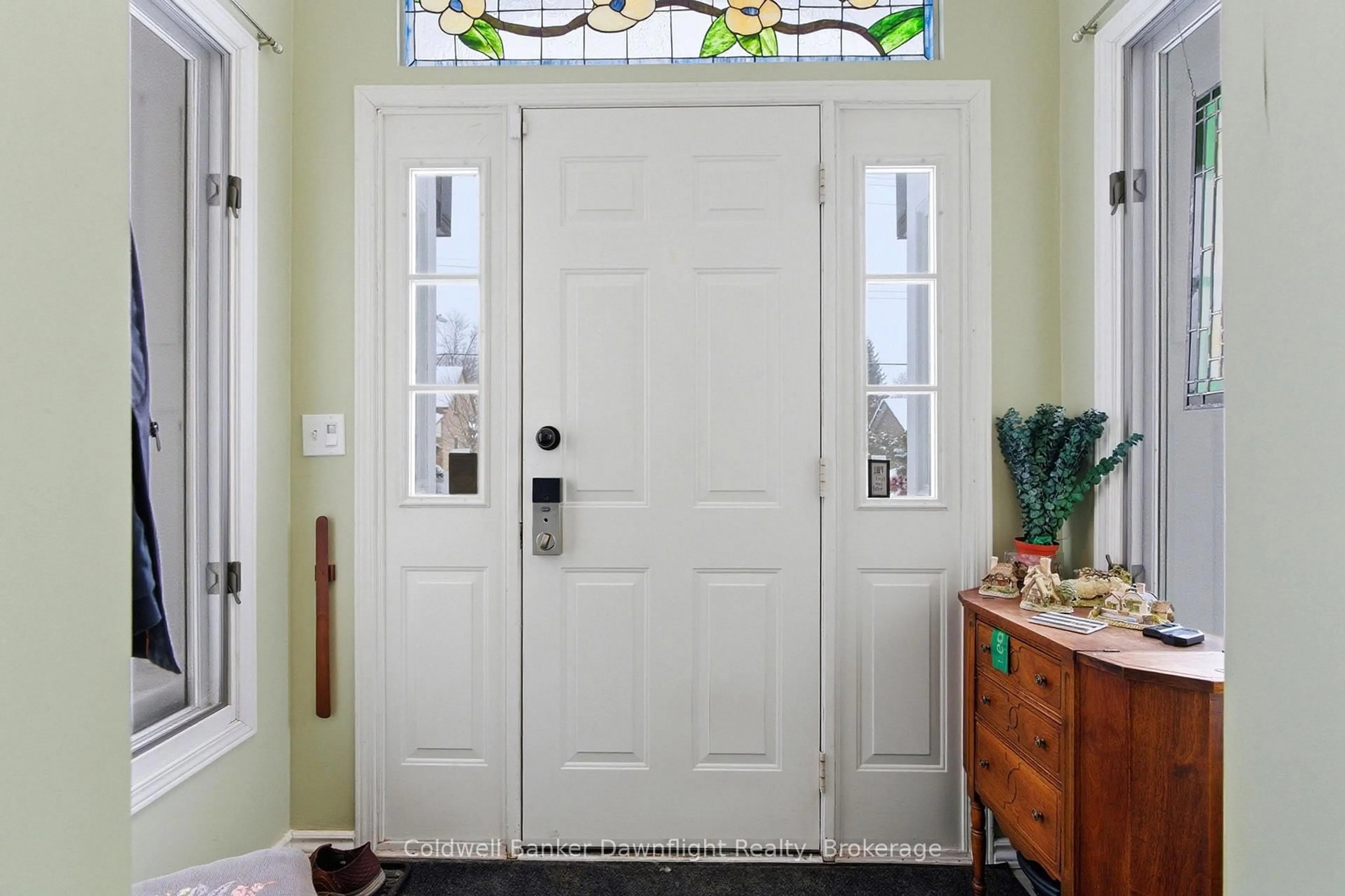 Indoor entryway for 425 William St, South Huron Ontario N0M 1S2