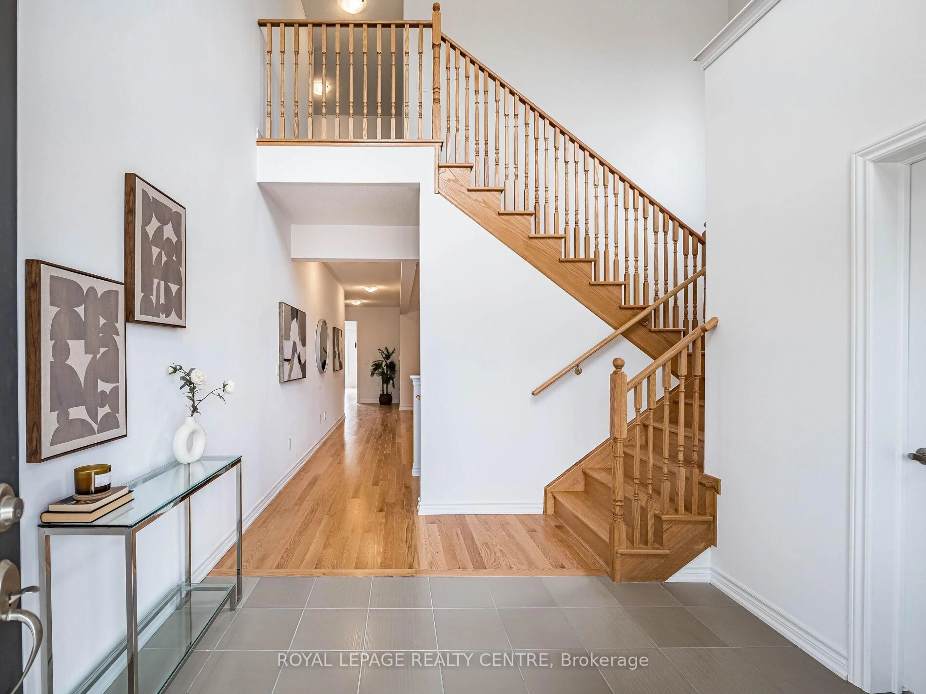 Indoor foyer for 343 Russell St, Southgate Ontario N0C 1B0