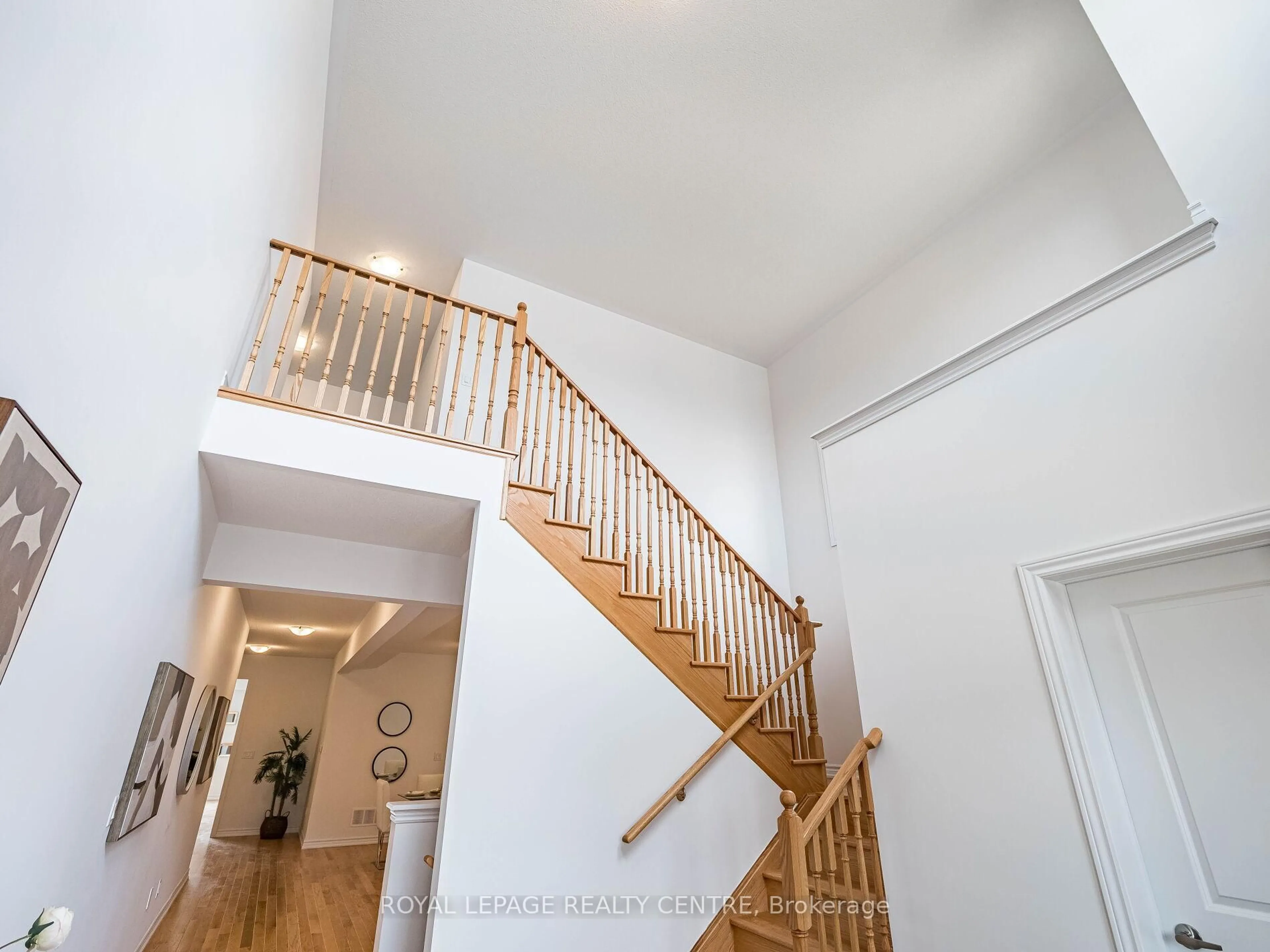Indoor foyer for 343 Russell St, Southgate Ontario N0C 1B0