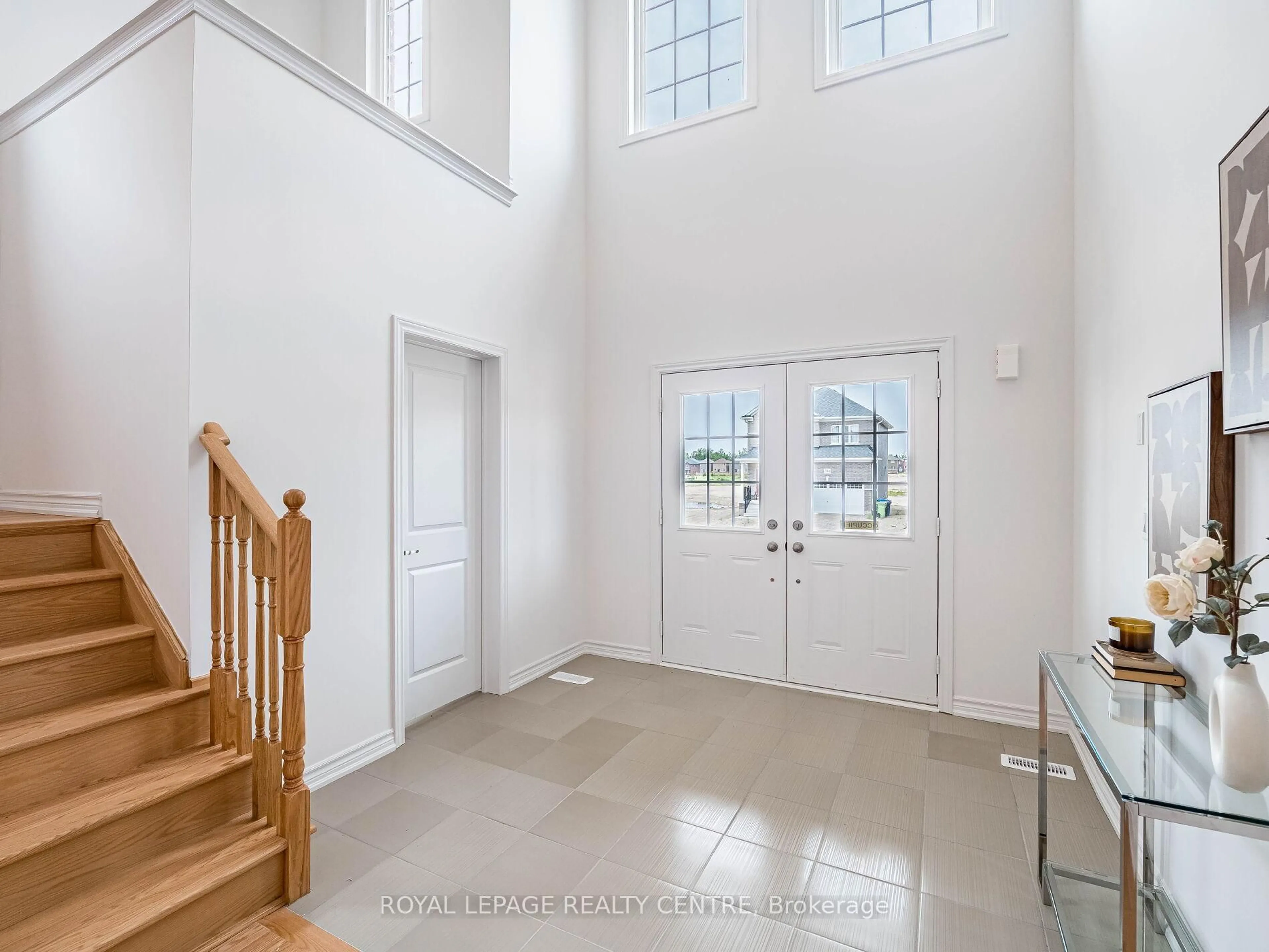 Indoor entryway for 343 Russell St, Southgate Ontario N0C 1B0