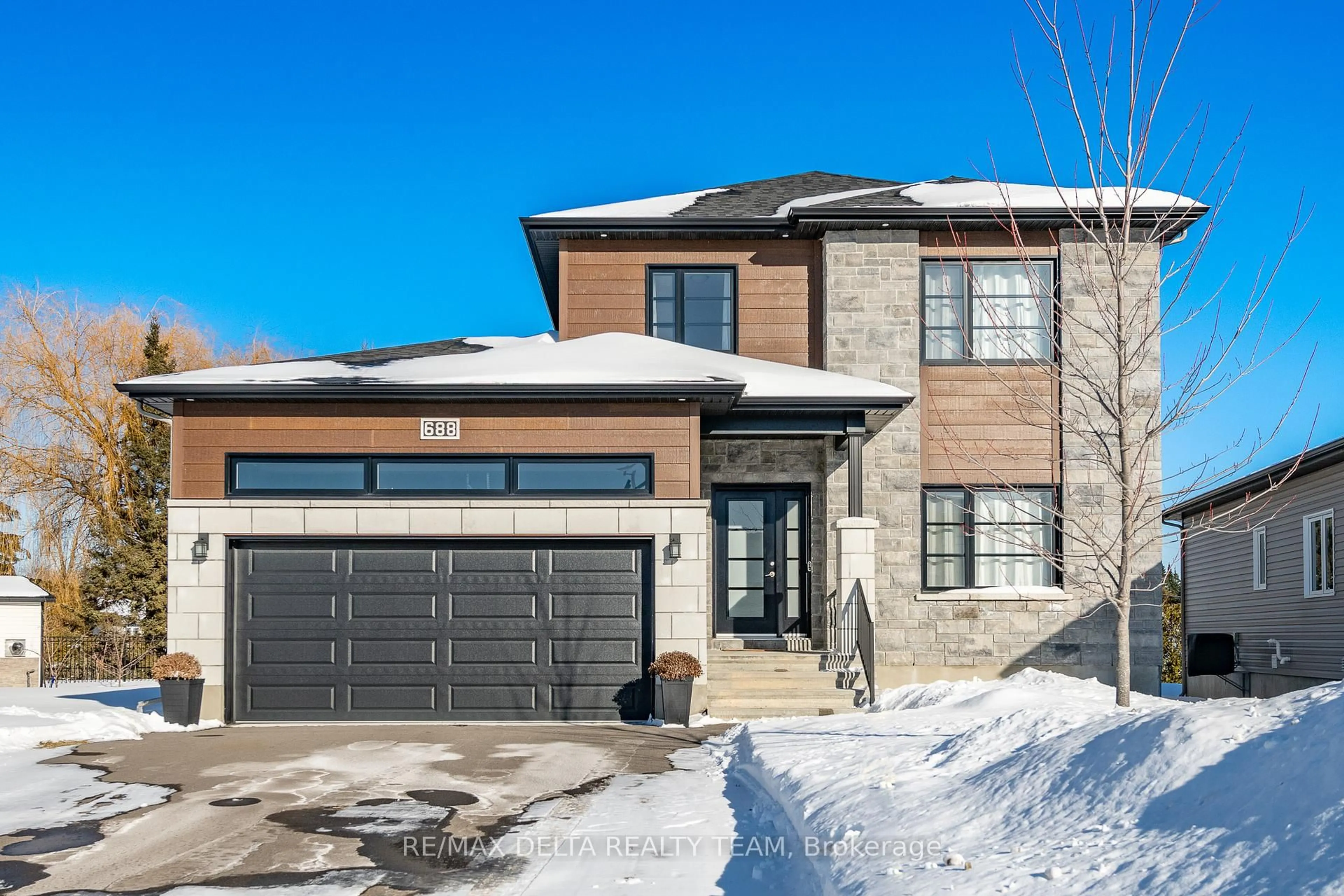 Home with brick exterior material, street for 688 Geneva Cres, Russell Ontario K0A 1W0