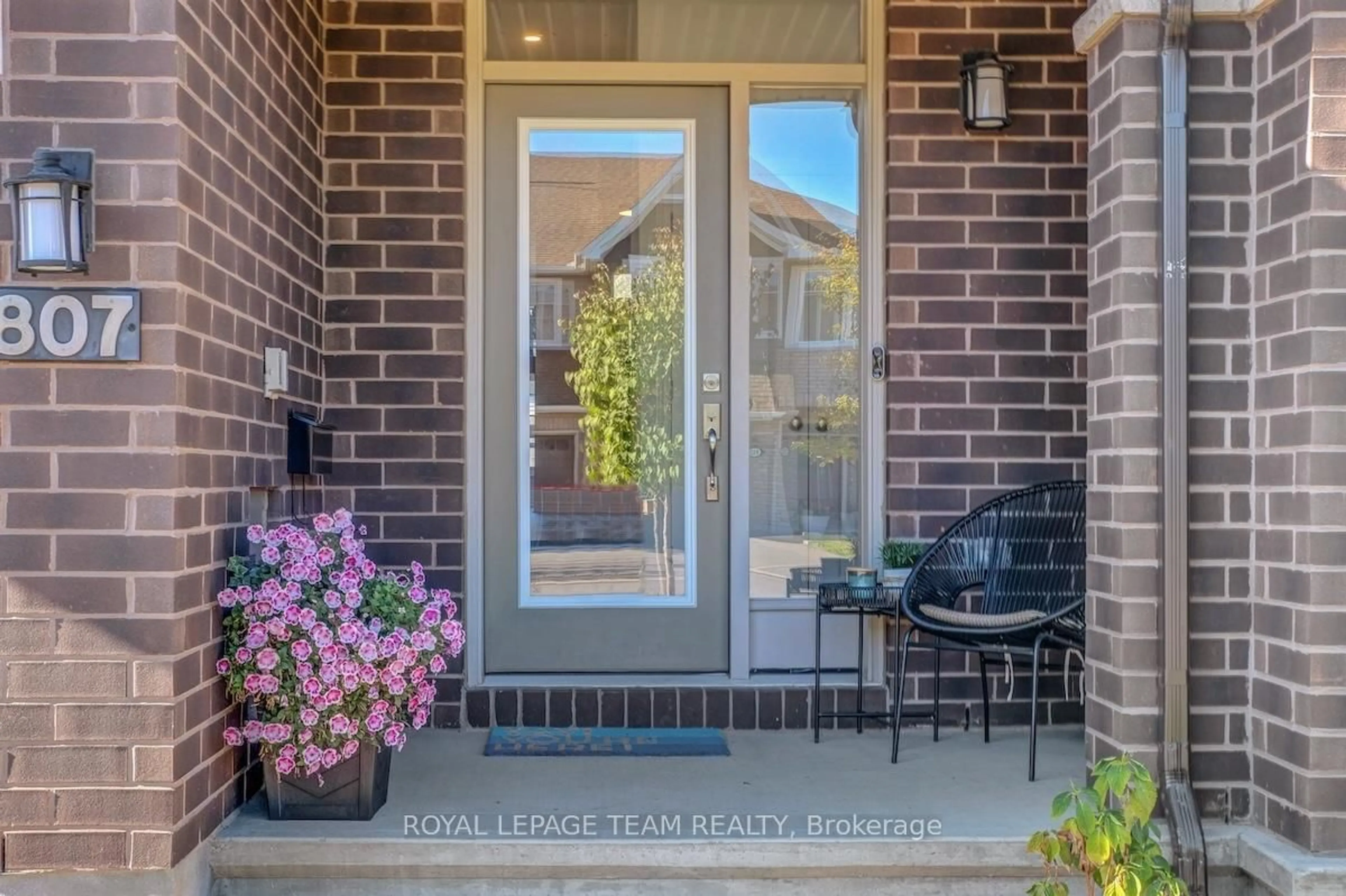 Unknown for 807 Clapham Terr, Ottawa Ontario K2S 2N8