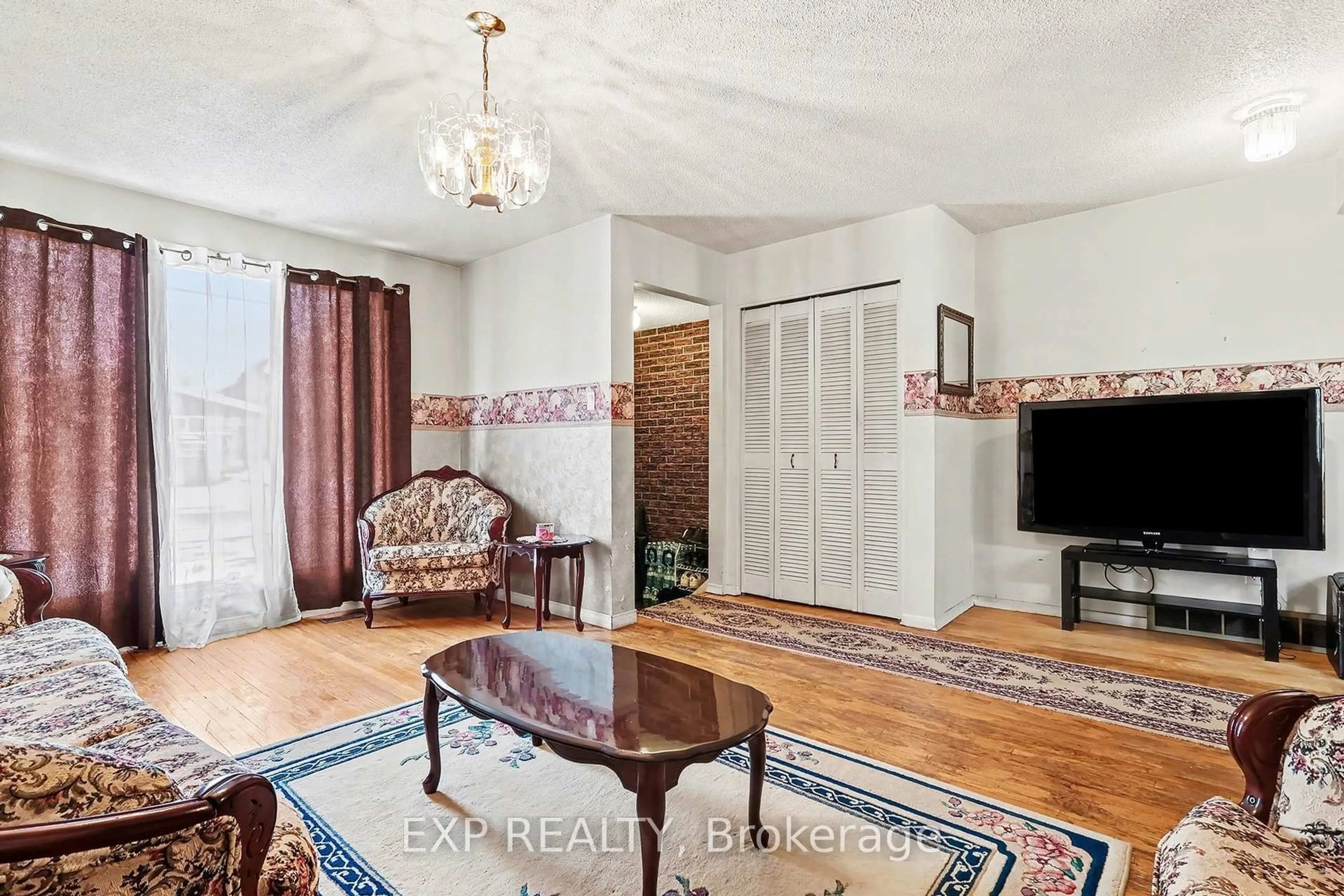 Living room with furniture, unknown for 2211 St Laurent Blvd, Ottawa Ontario K1G 1B1