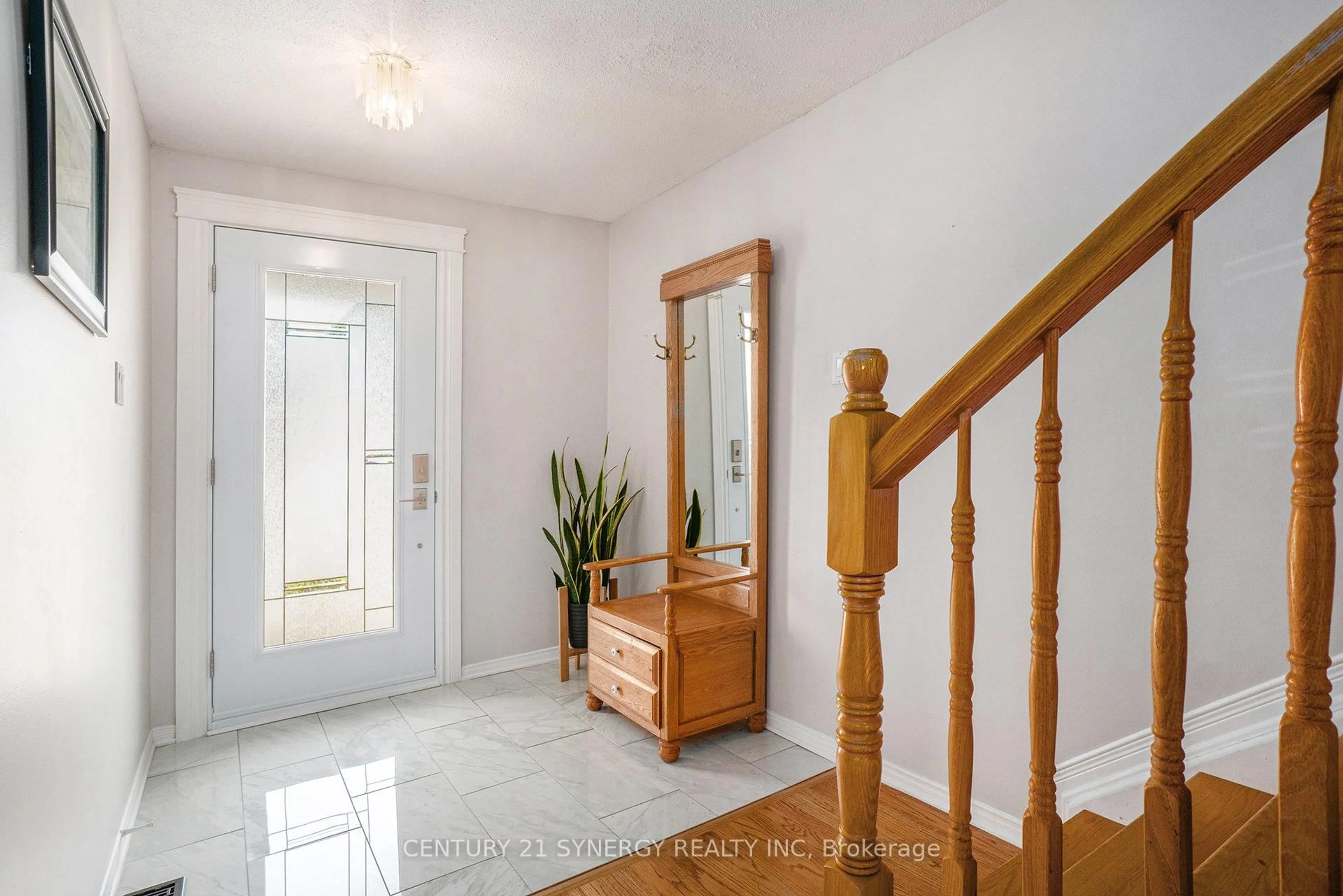 Indoor foyer for 488 Harrowsmith Way, Orleans Ontario K4A 2Y9