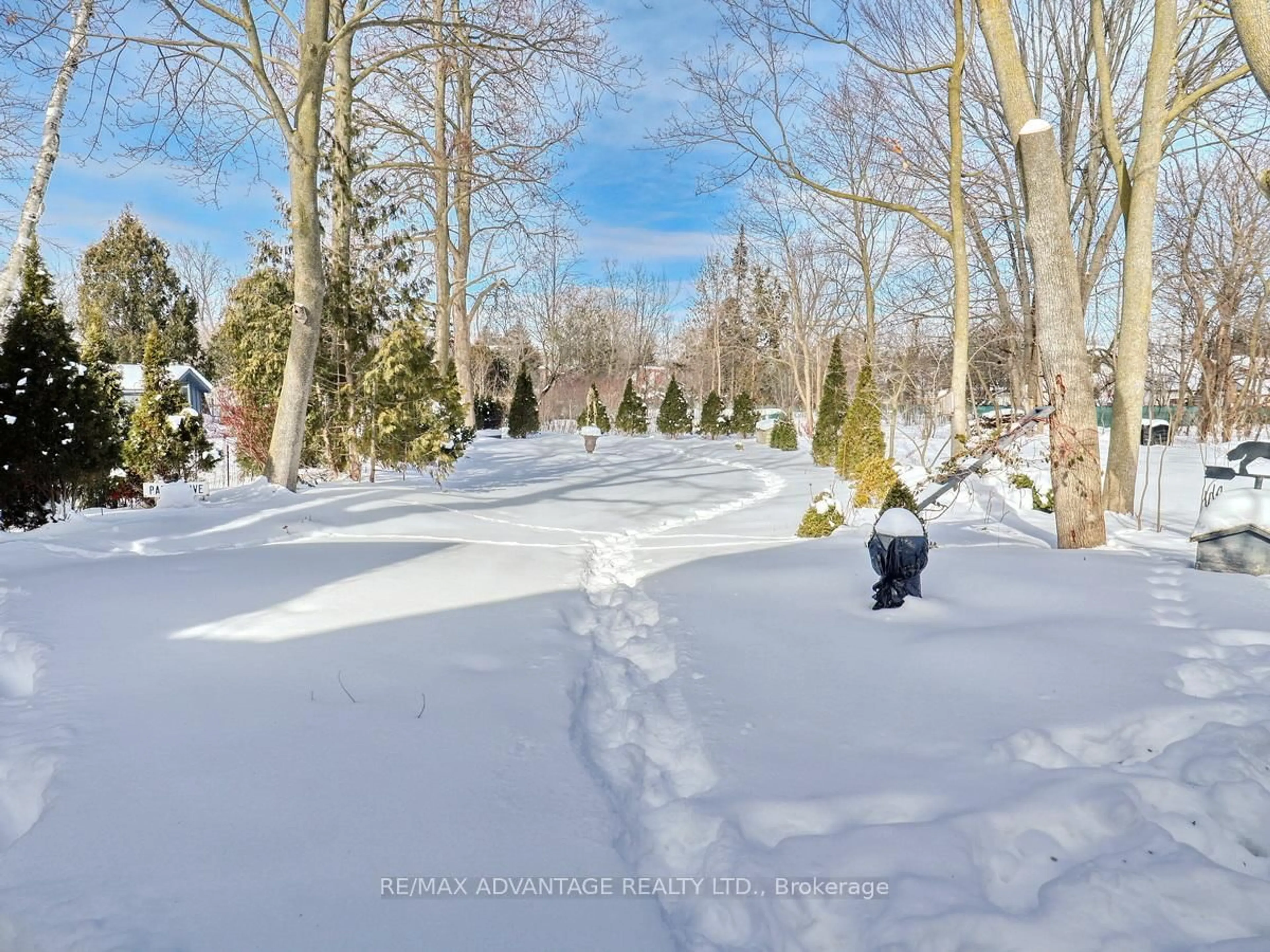 Blurry image for 526 Chester St, London South Ontario N6C 2J6