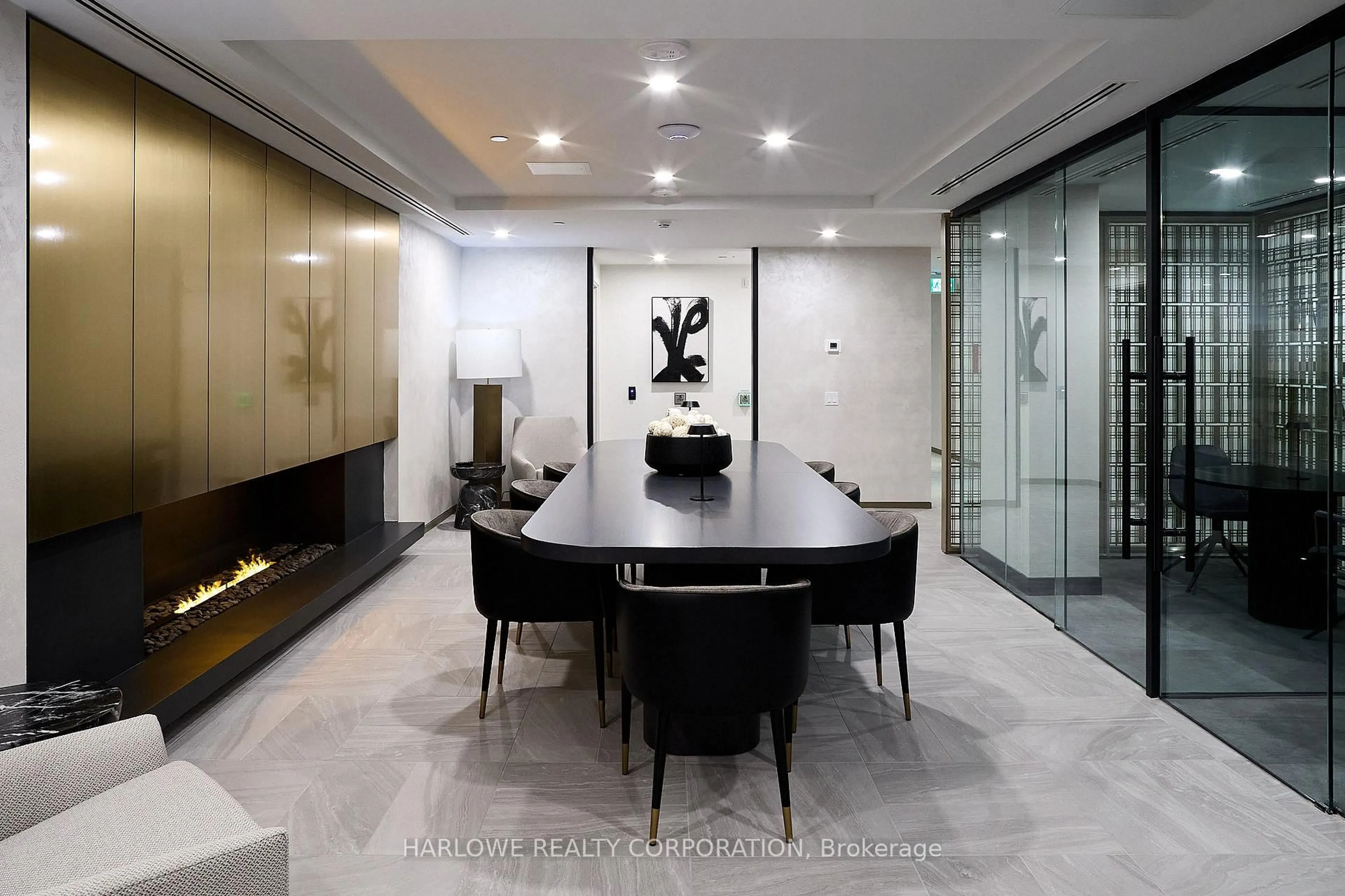 Indoor foyer for 93 Arthur St #506, Guelph Ontario N1E 0S6