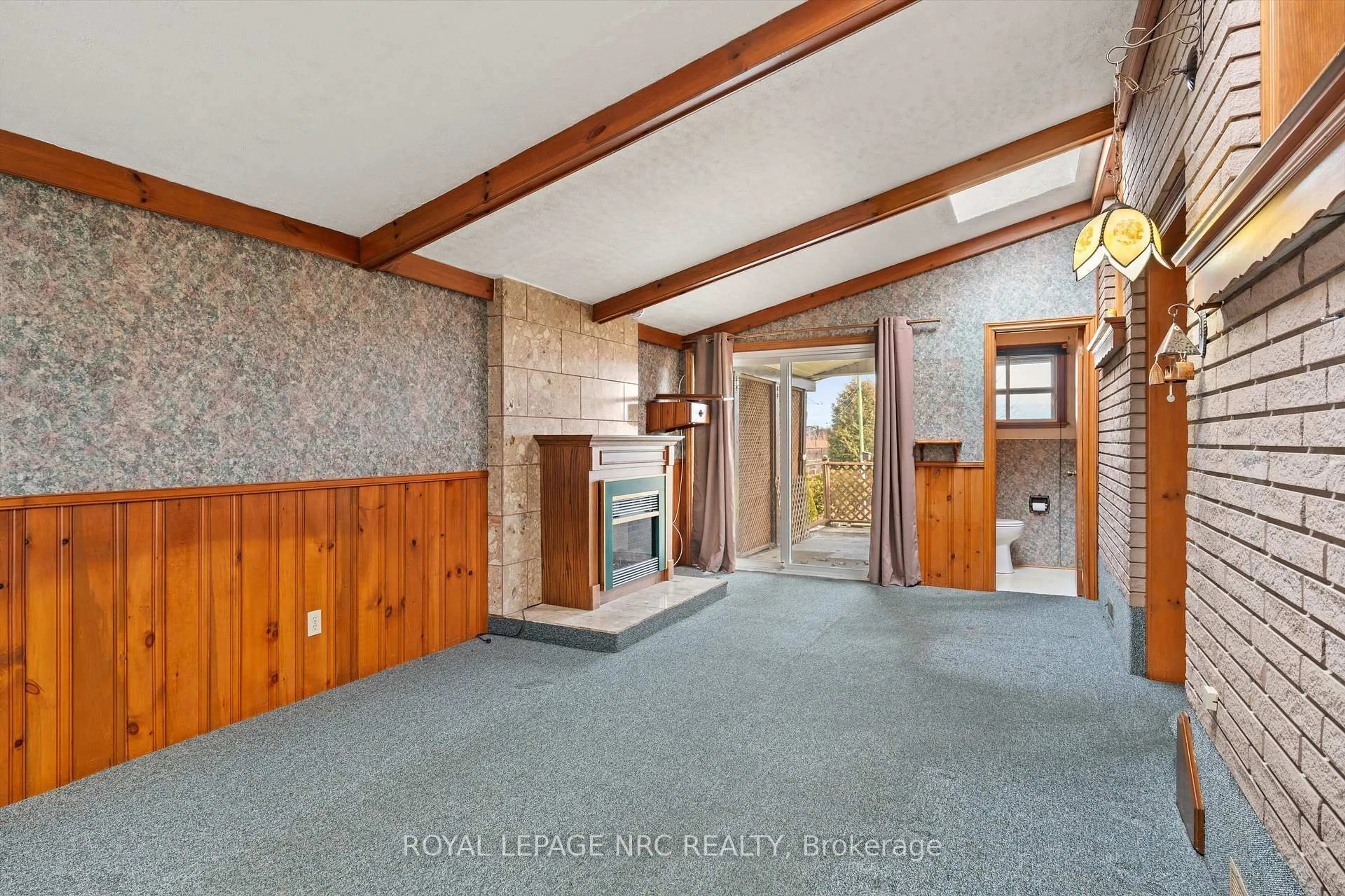 Indoor foyer for 4119 Aberdeen Rd, Lincoln Ontario L3J 0N6