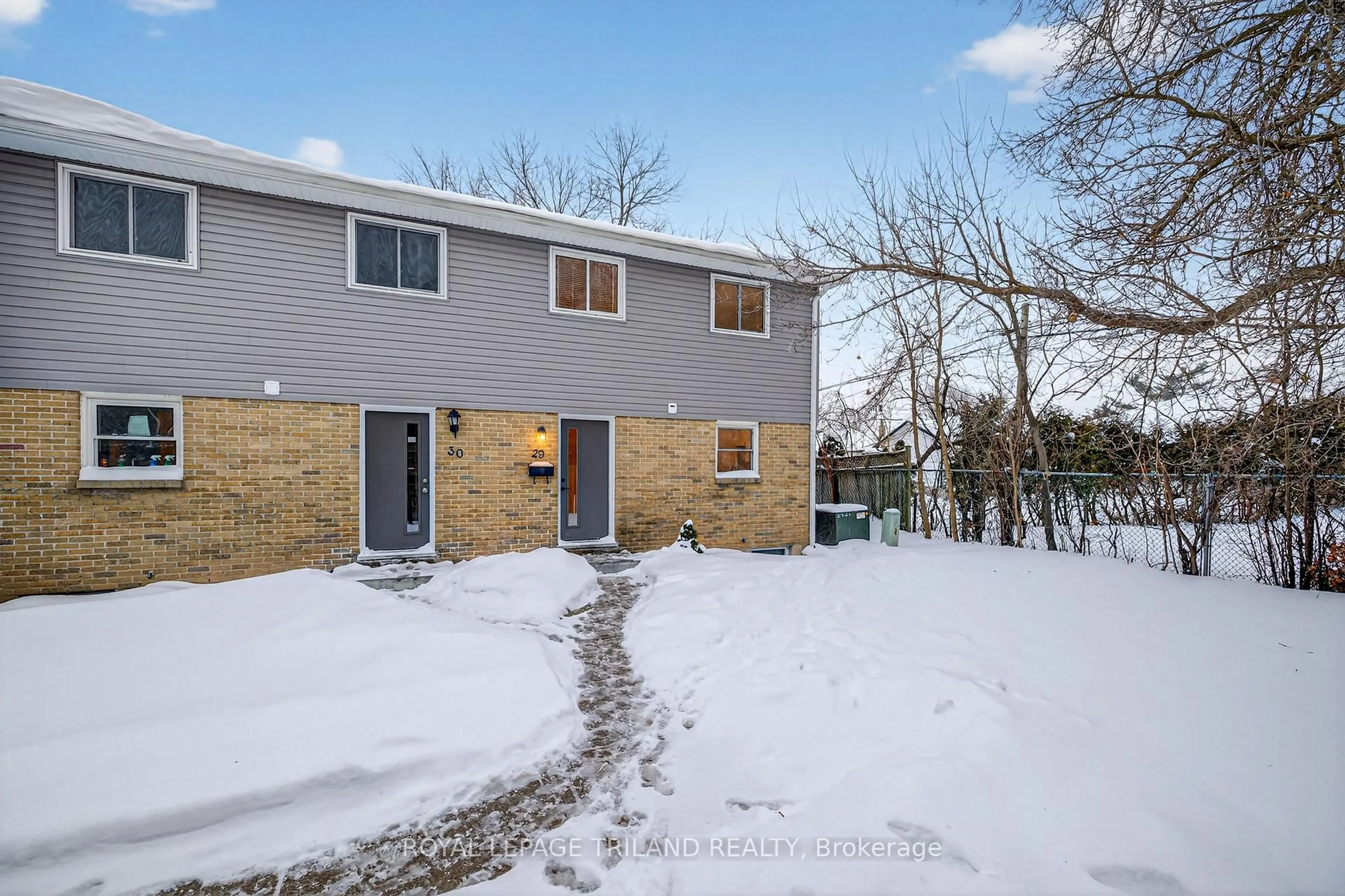A pic from outside/outdoor area/front of a property/back of a property/a pic from drone, street for 470 Second St #29, London East Ontario N5V 3X4