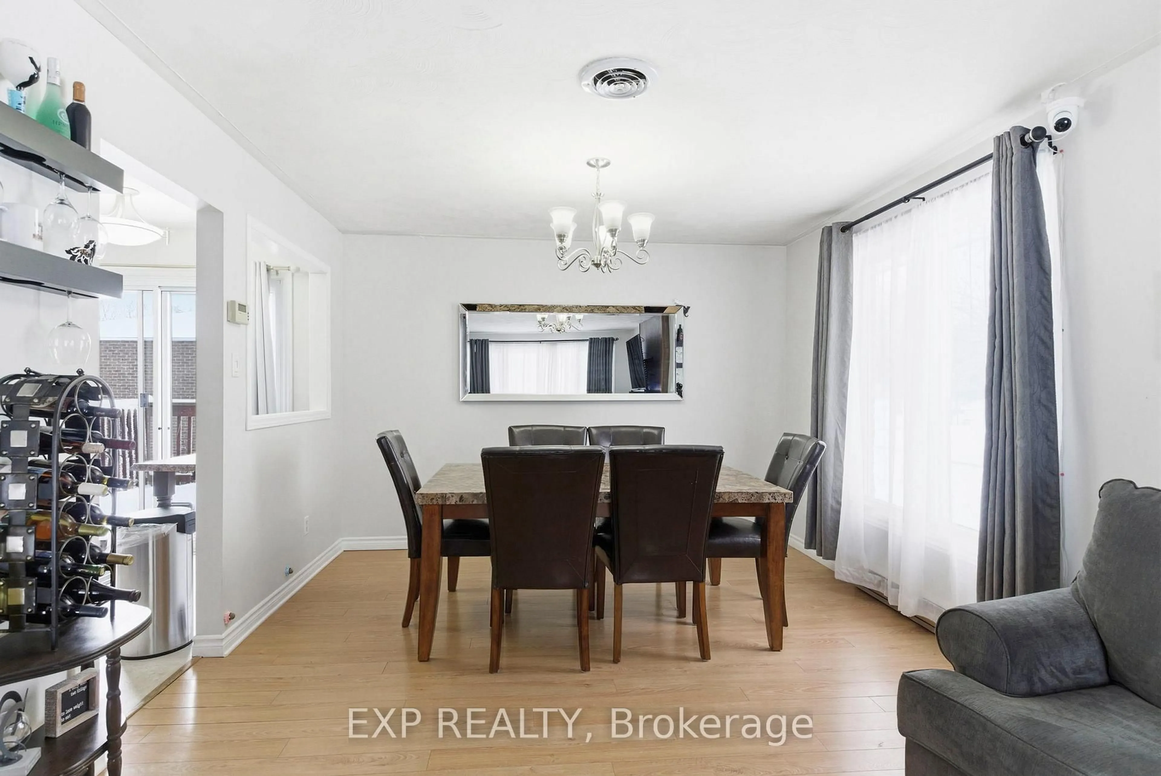 Dining room, wood/laminate floor for 735 Montcalm Crt, Cornwall Ontario K6H 6C2