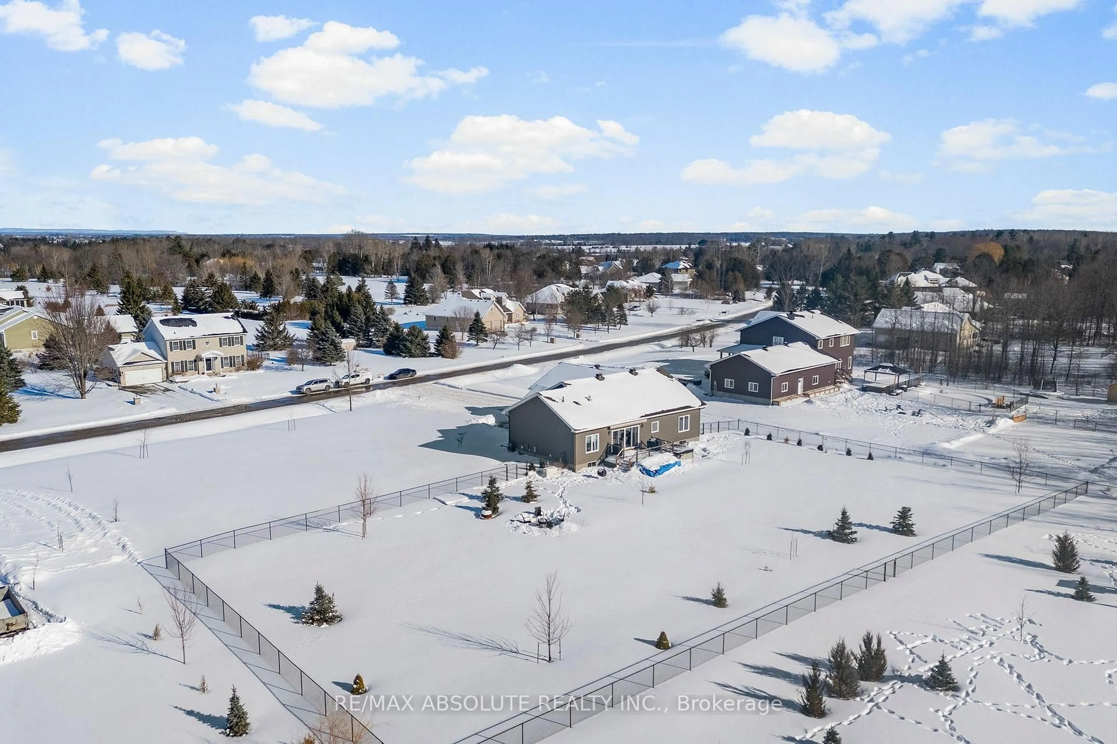 A pic from outside/outdoor area/front of a property/back of a property/a pic from drone, mountain view for 211 Lion Head Dr, Pakenham Ontario K0A 2X0