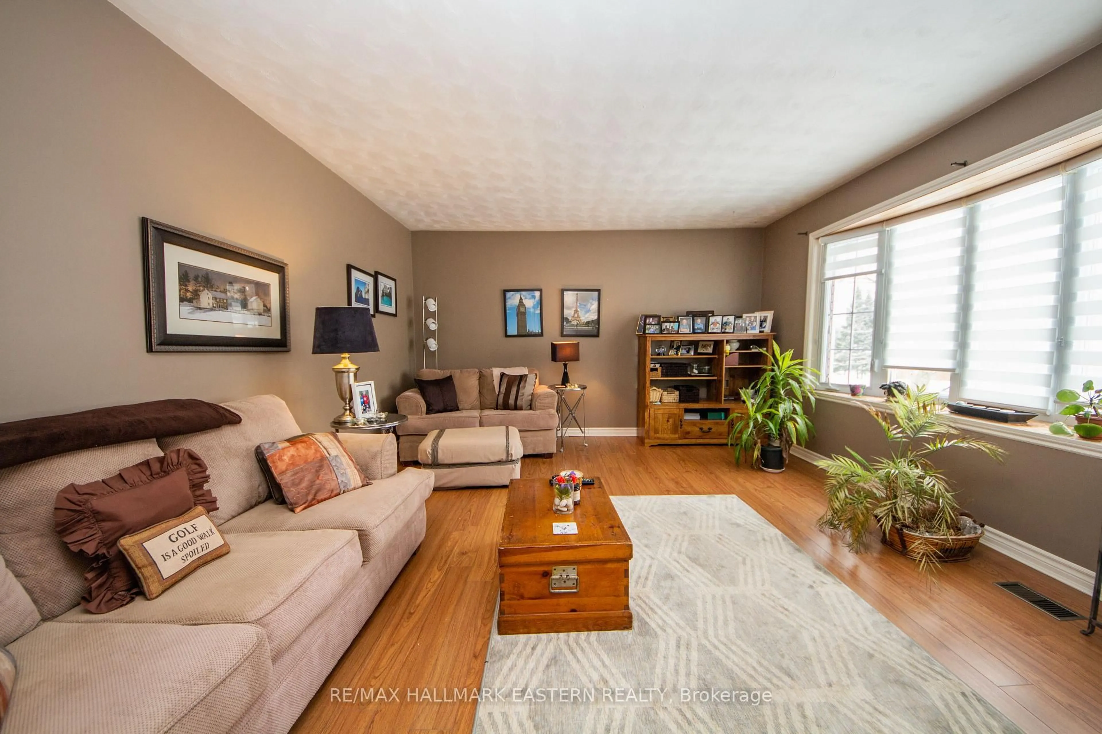Living room with furniture, wood/laminate floor for 664 Deerfield Cres, Selwyn Ontario K0L 1T0