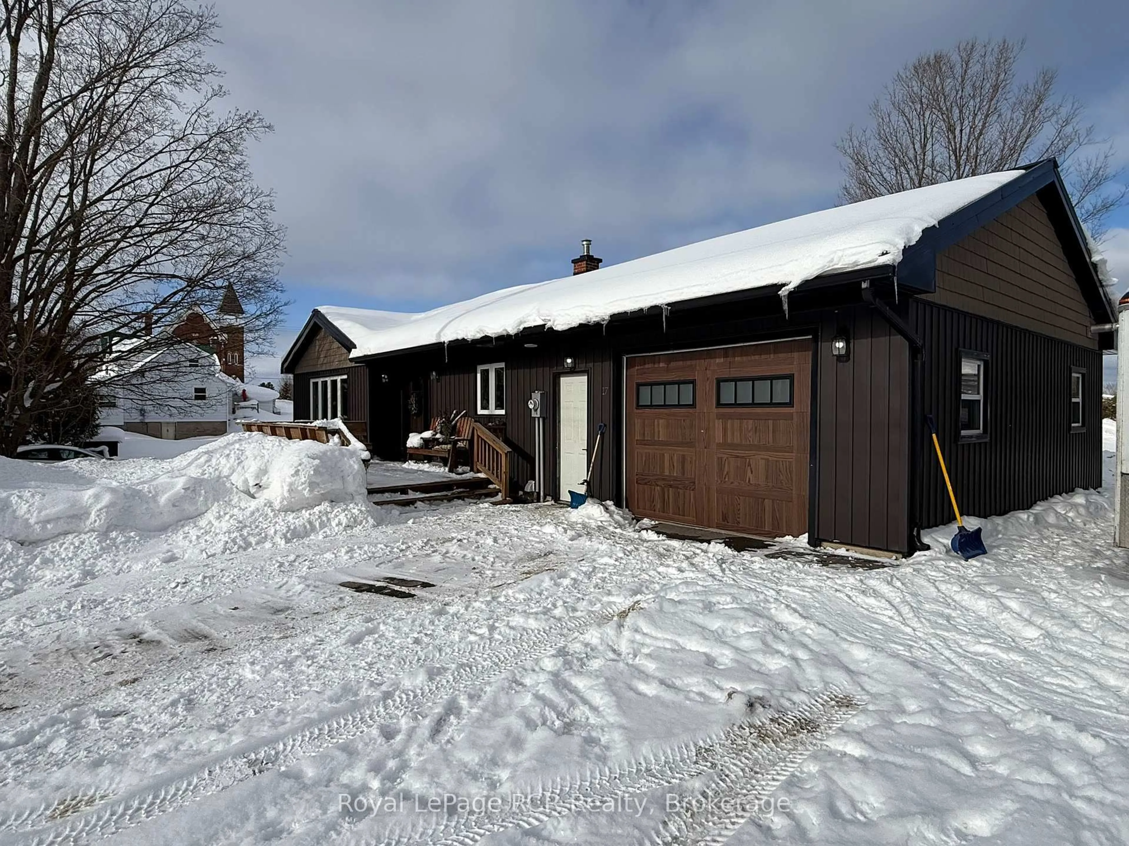 Indoor garage for 17 Mary St, Grey Highlands Ontario N0C 1E0