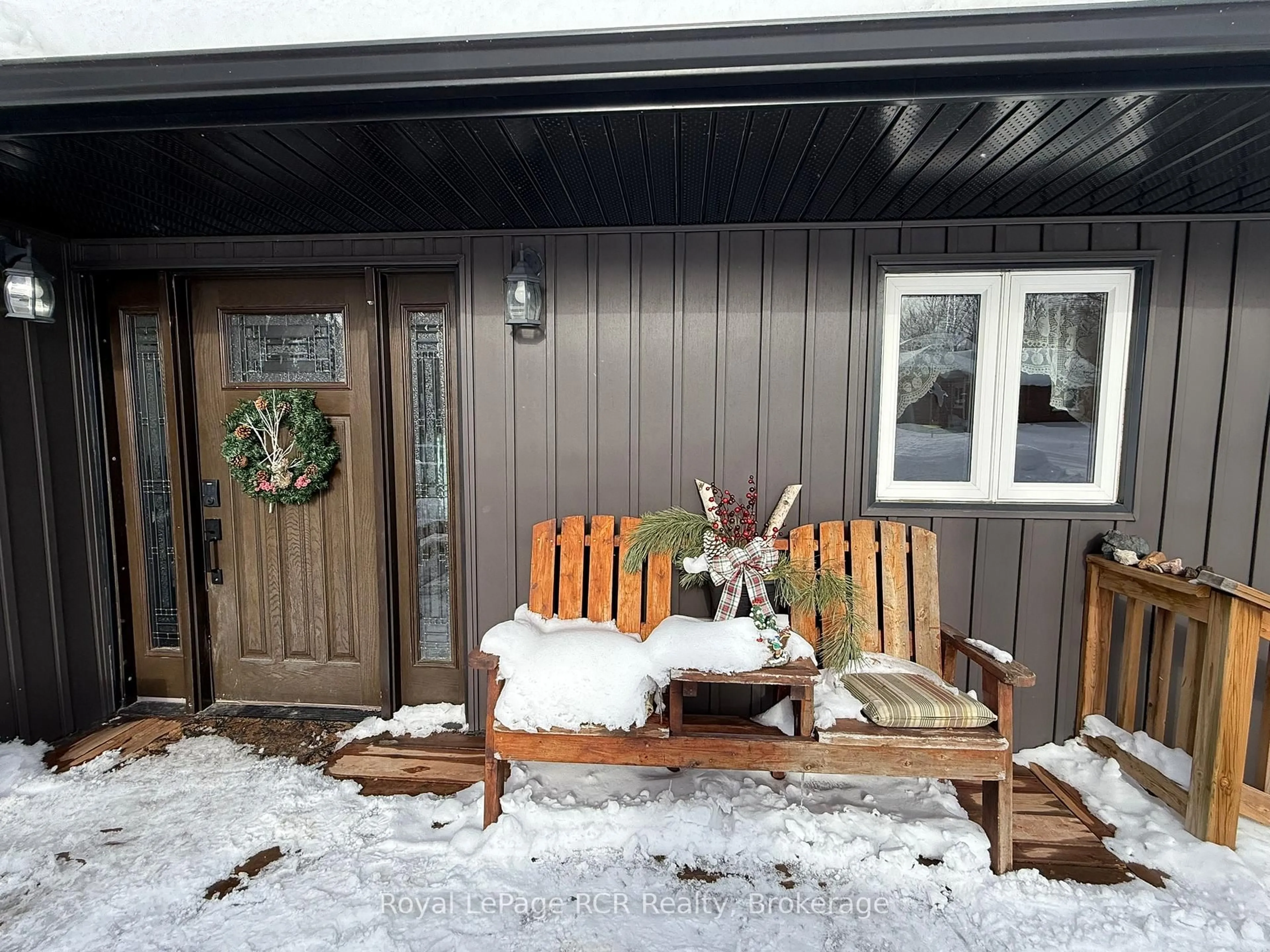 Indoor entryway for 17 Mary St, Grey Highlands Ontario N0C 1E0