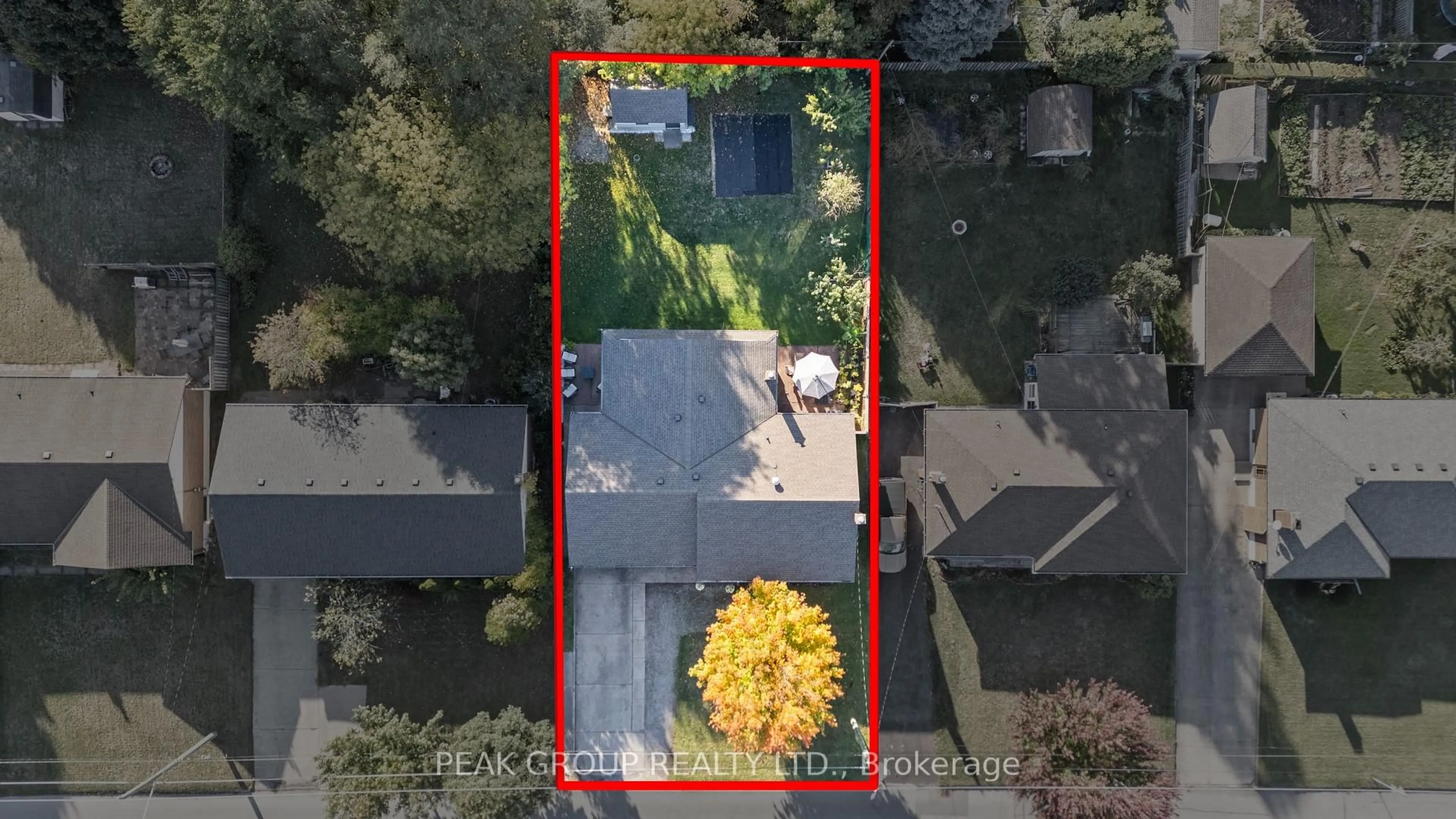 A pic from outside/outdoor area/front of a property/back of a property/a pic from drone, unknown for 3799 Windermere Rd, Niagara Falls Ontario L2J 2Y4
