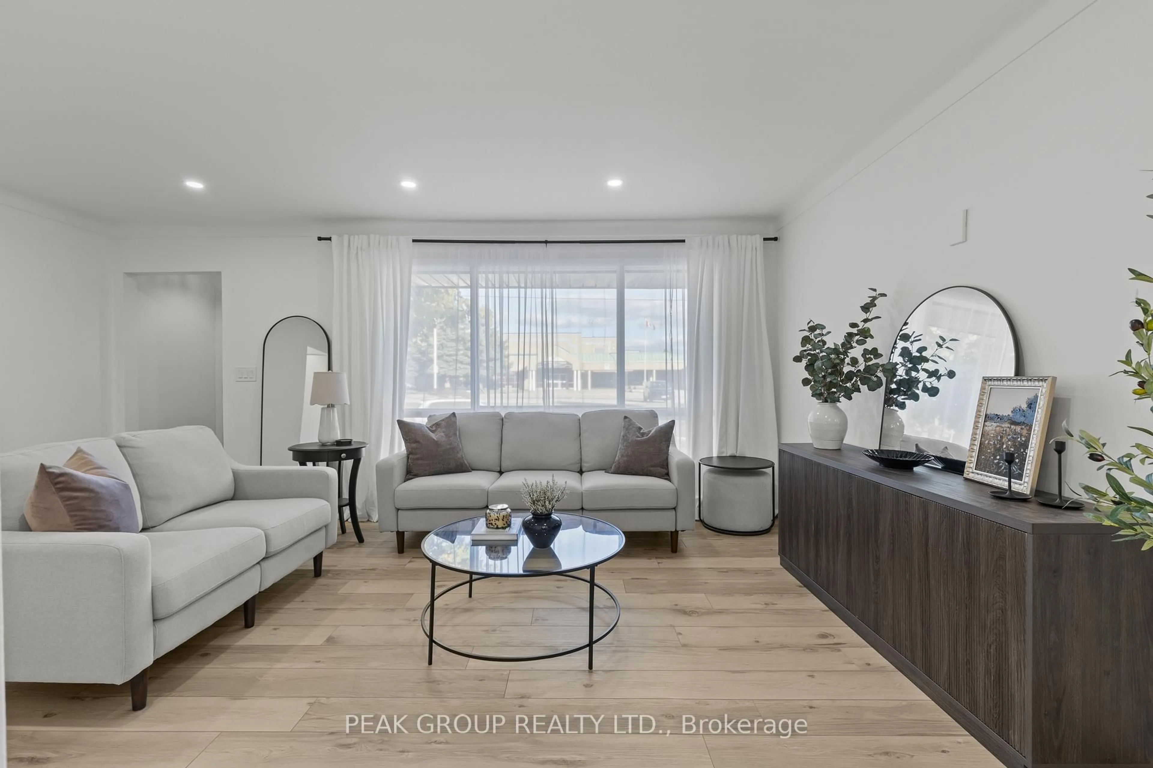 Living room with furniture, unknown for 3799 Windermere Rd, Niagara Falls Ontario L2J 2Y4