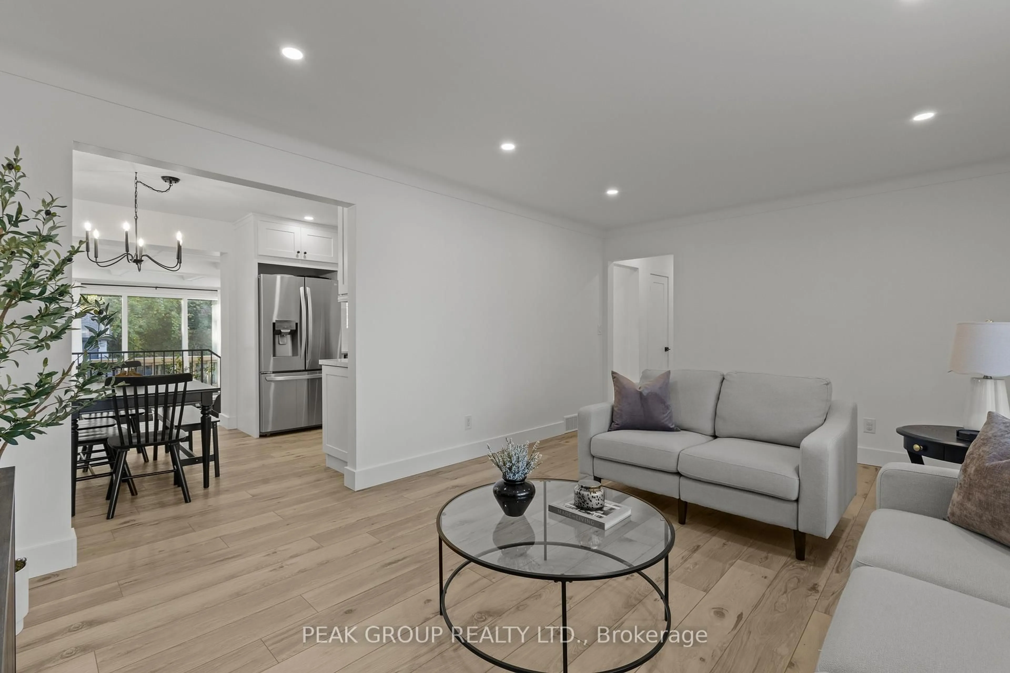 Living room with furniture, unknown for 3799 Windermere Rd, Niagara Falls Ontario L2J 2Y4