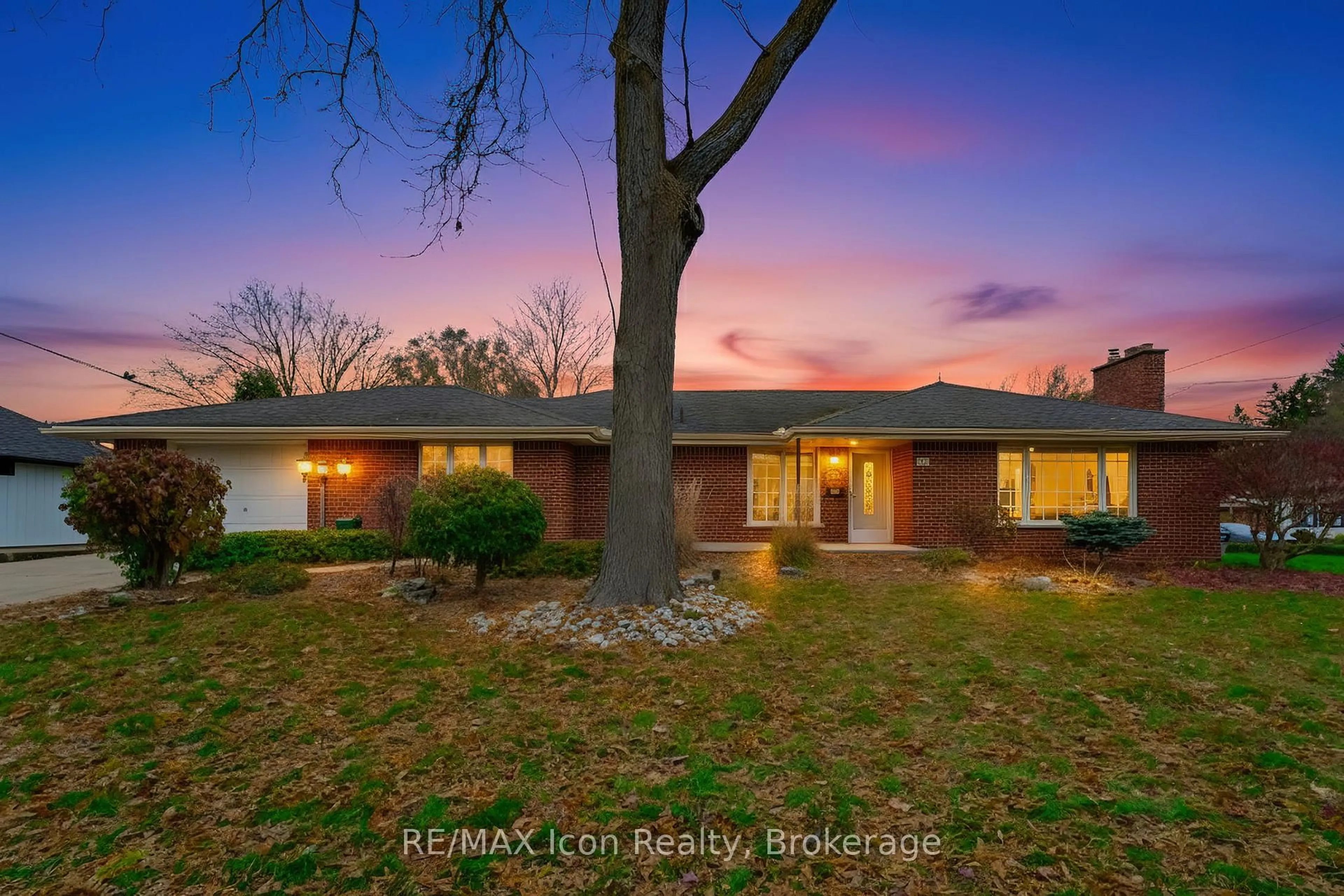 A pic from outside/outdoor area/front of a property/back of a property/a pic from drone, water/lake/river/ocean view for 519 Fair St, Woodstock Ontario N4S 5T7