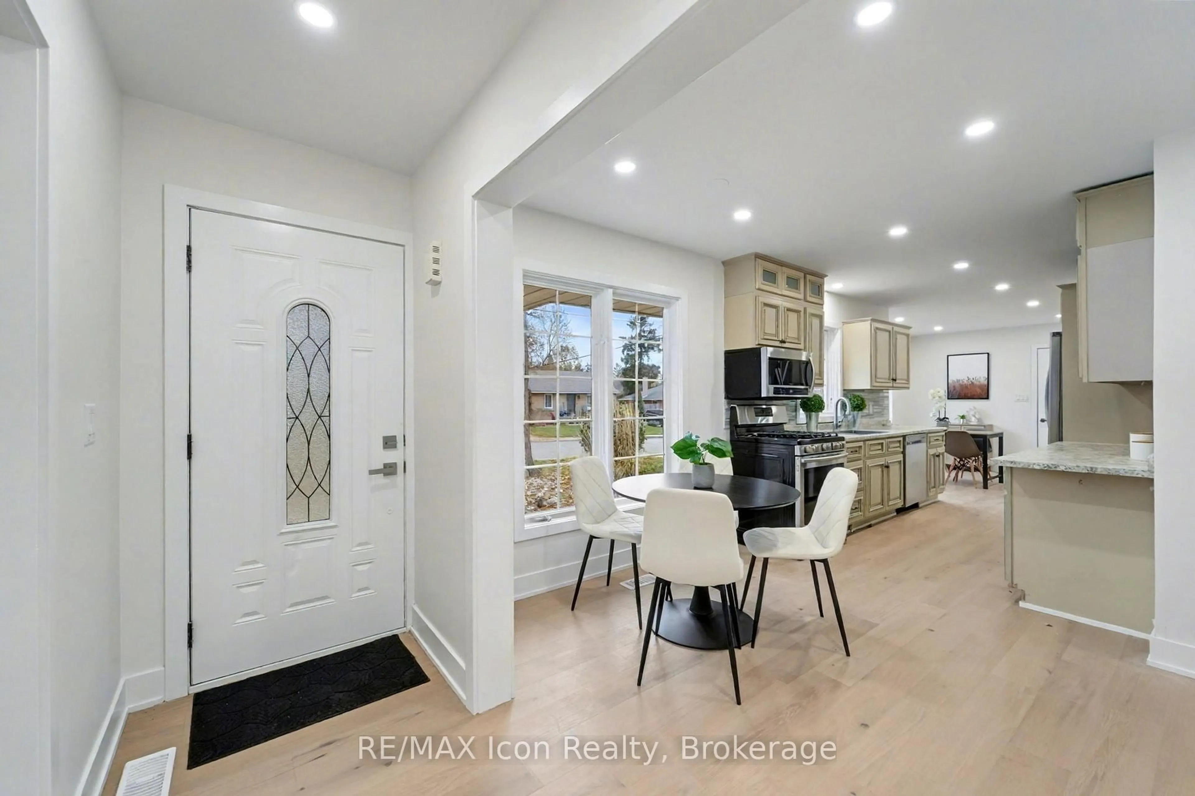 Indoor entryway for 519 Fair St, Woodstock Ontario N4S 5T7